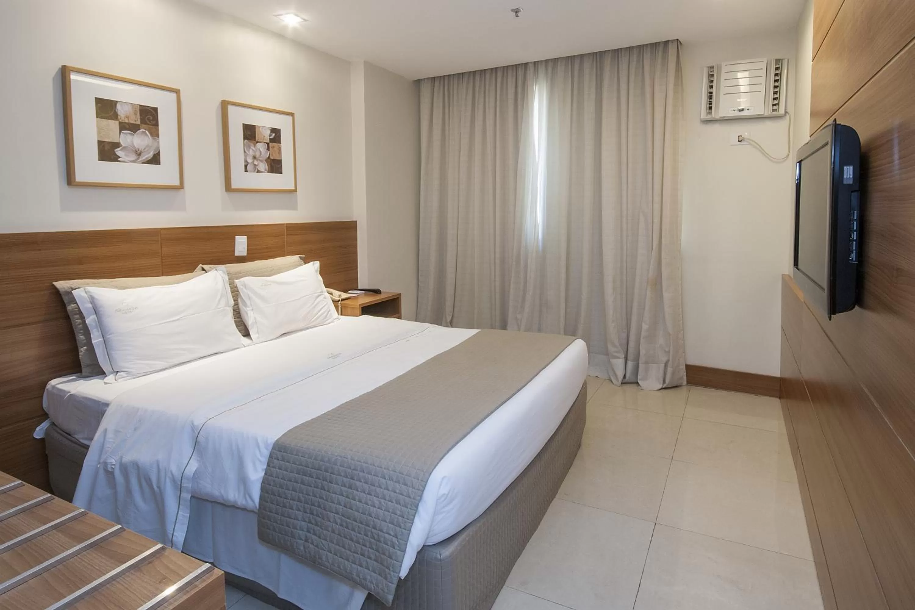 Property building, Bed in Américas Granada Hotel