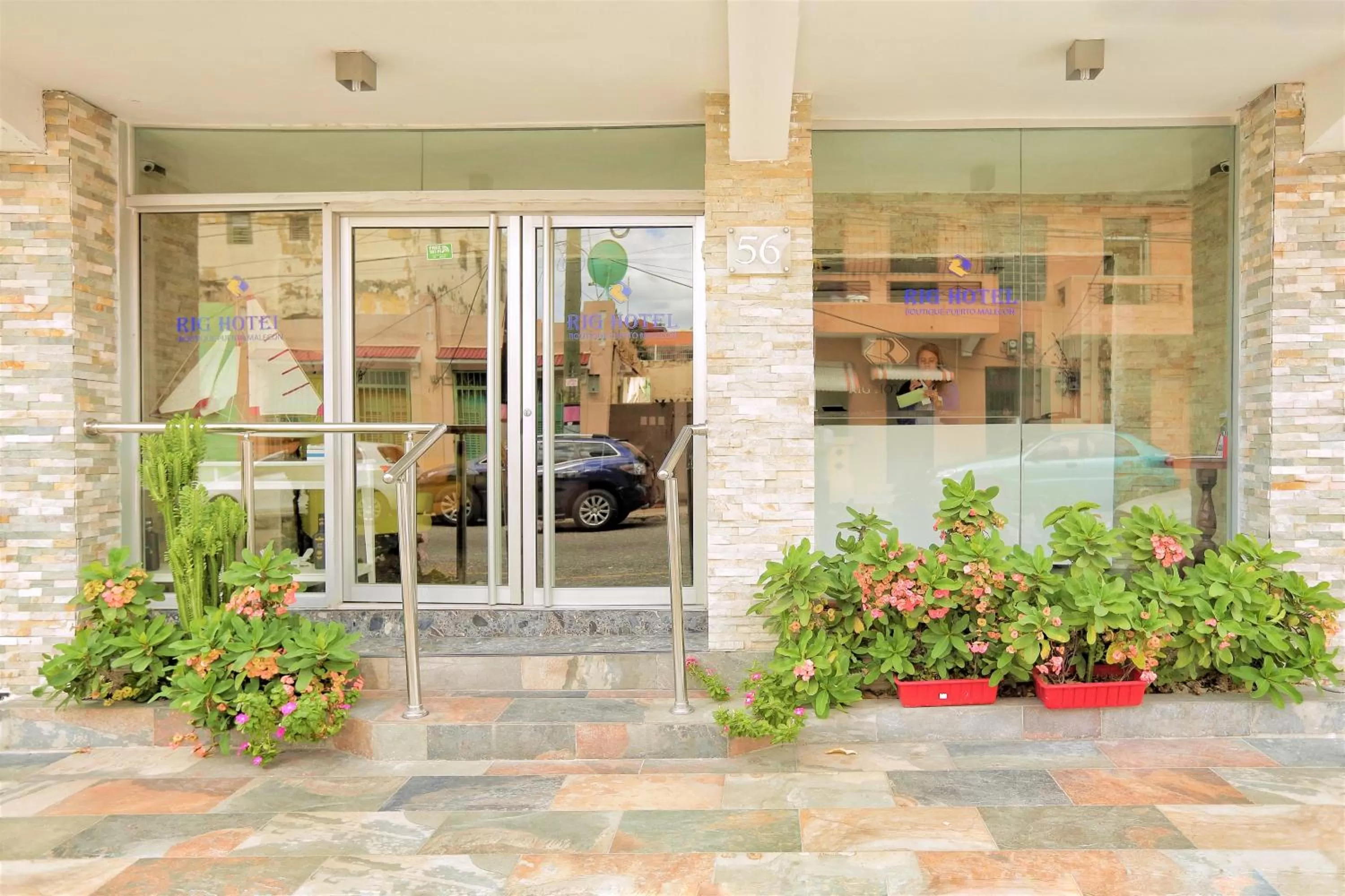 Facade/entrance in RIG Puerto Malecón