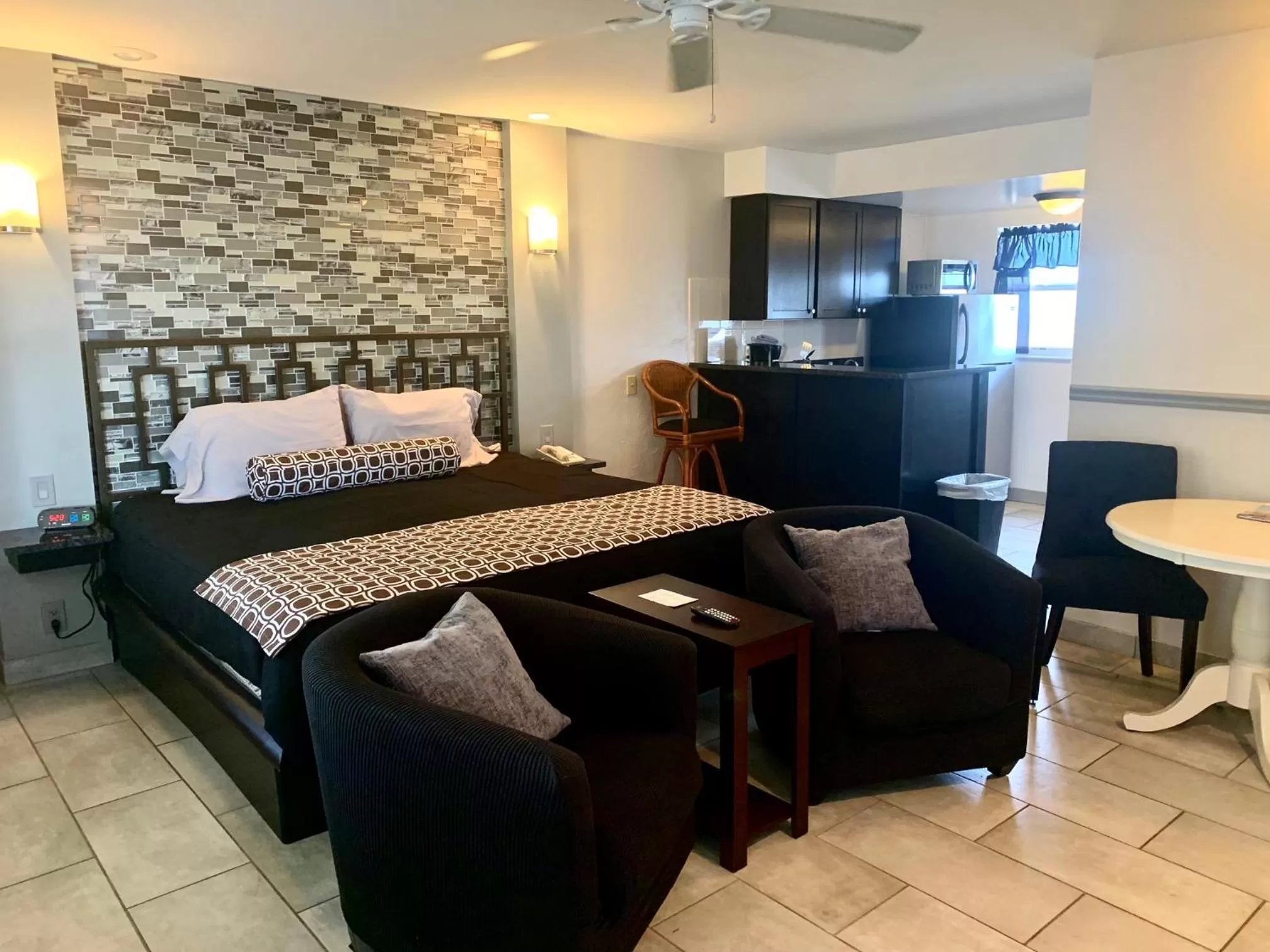 Bed in Sand Castle Motel