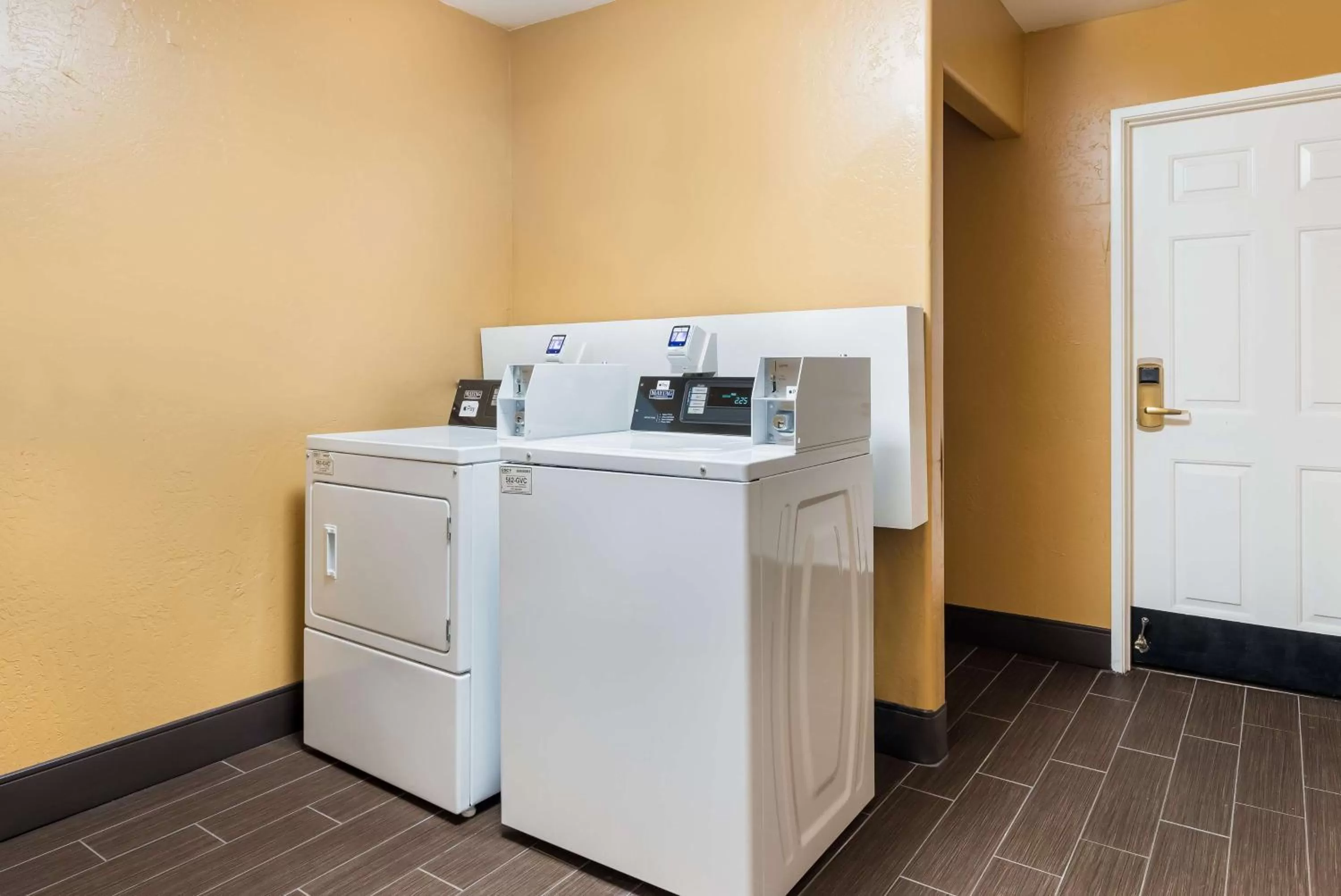 Property building in Best Western Escondido Hotel