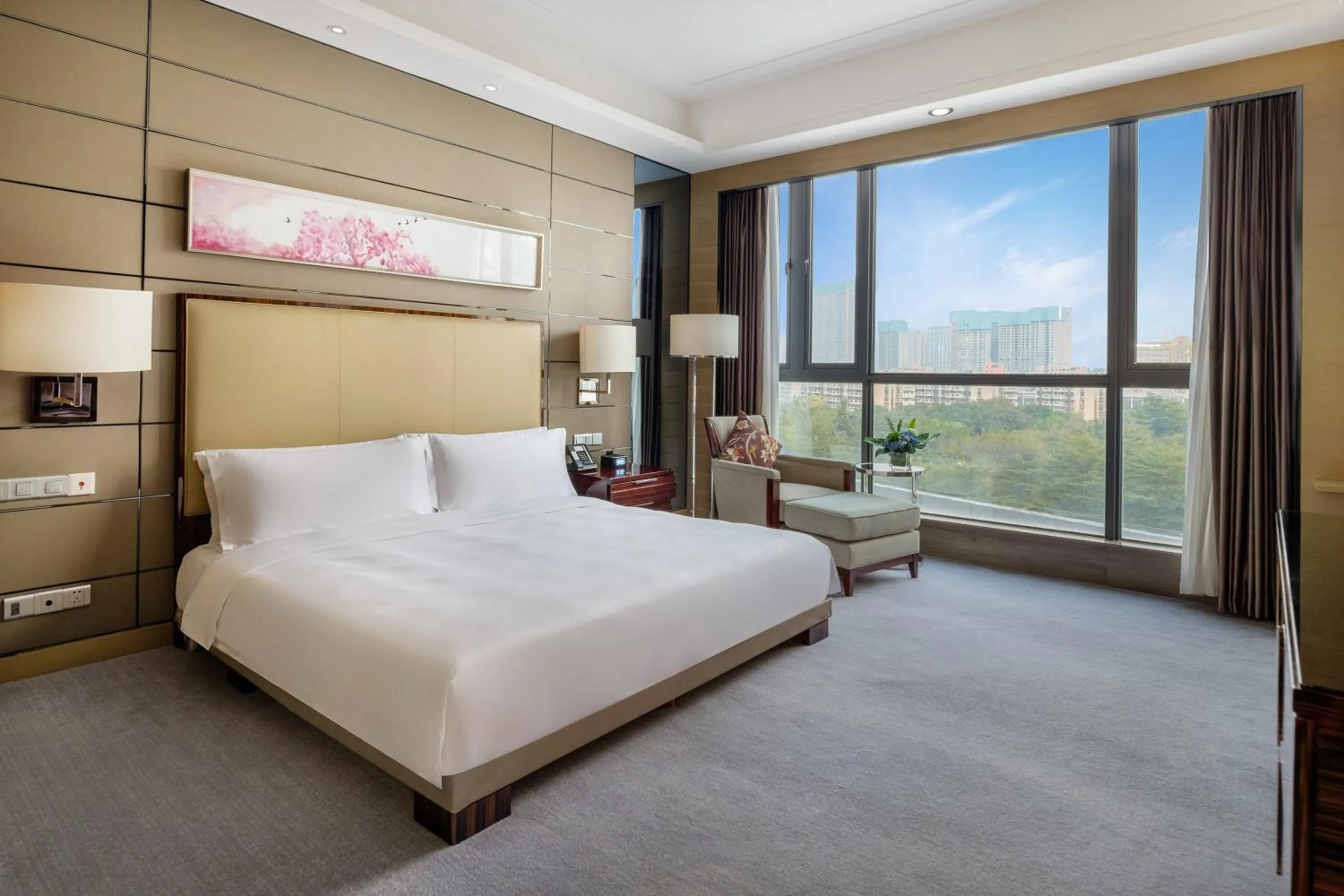 Photo of the whole room, Bed in Crowne Plaza Shenzhen Longgang City Centre by IHG