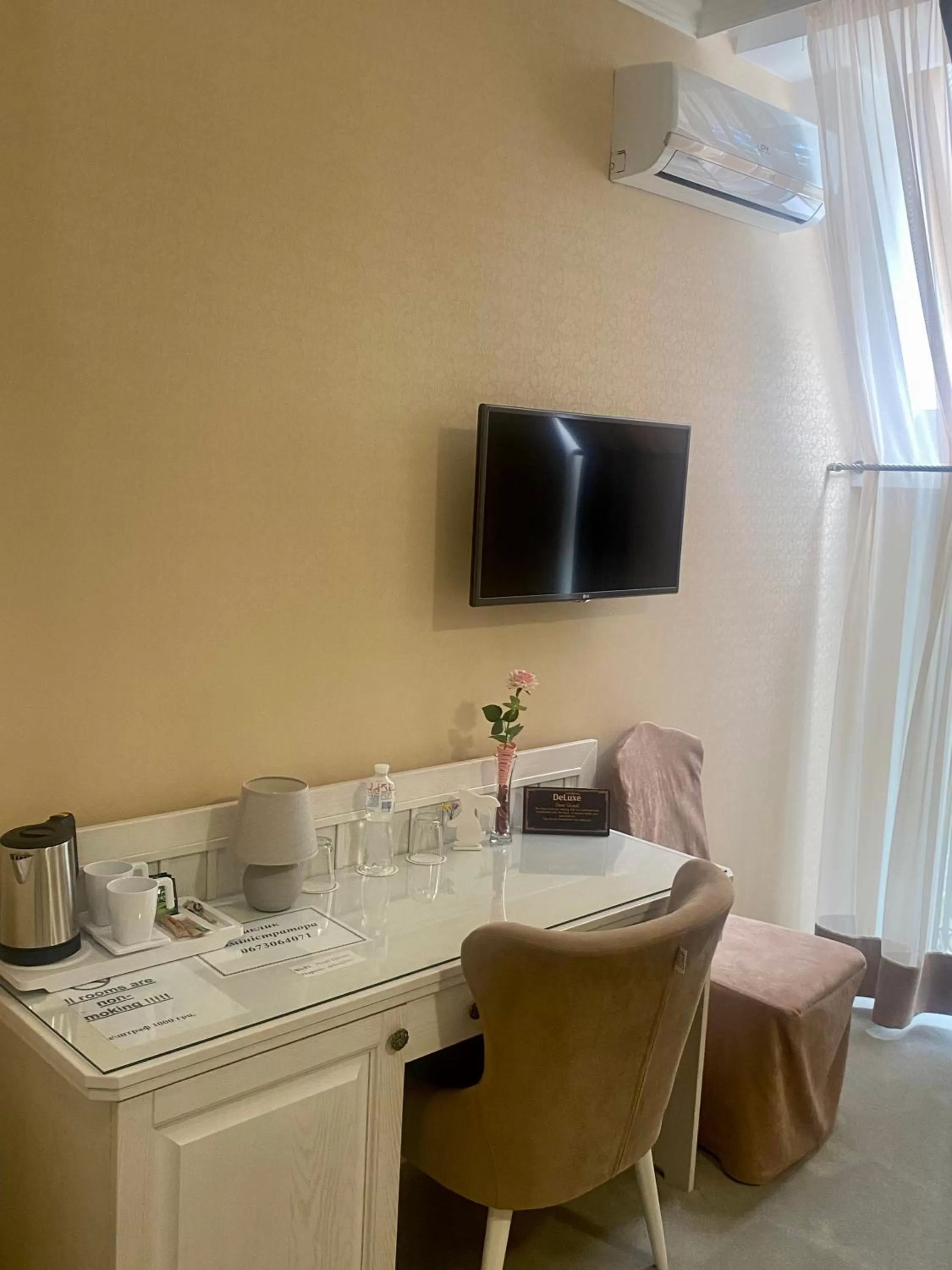 Living room, TV/Entertainment Center in Boutique Hotel Deluxe