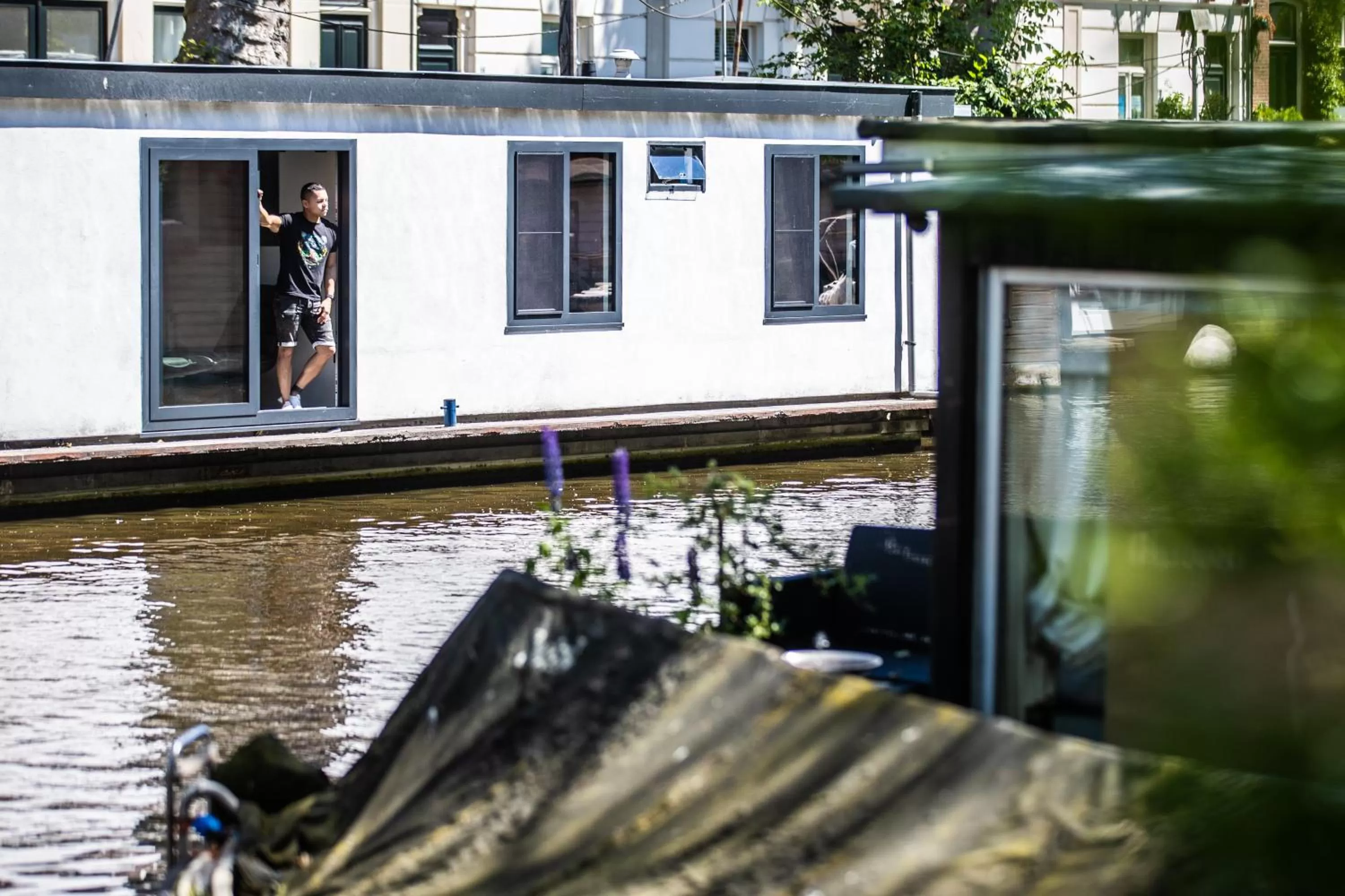 Property building in Amsterdam-Houseboat-Amstel