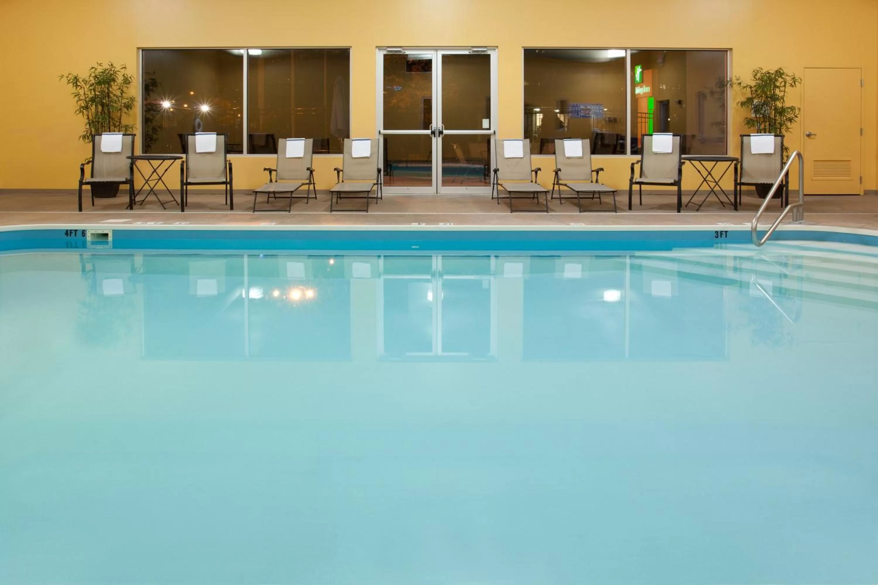 Swimming pool in Holiday Inn Columbus Dwtn-Capitol Square by IHG