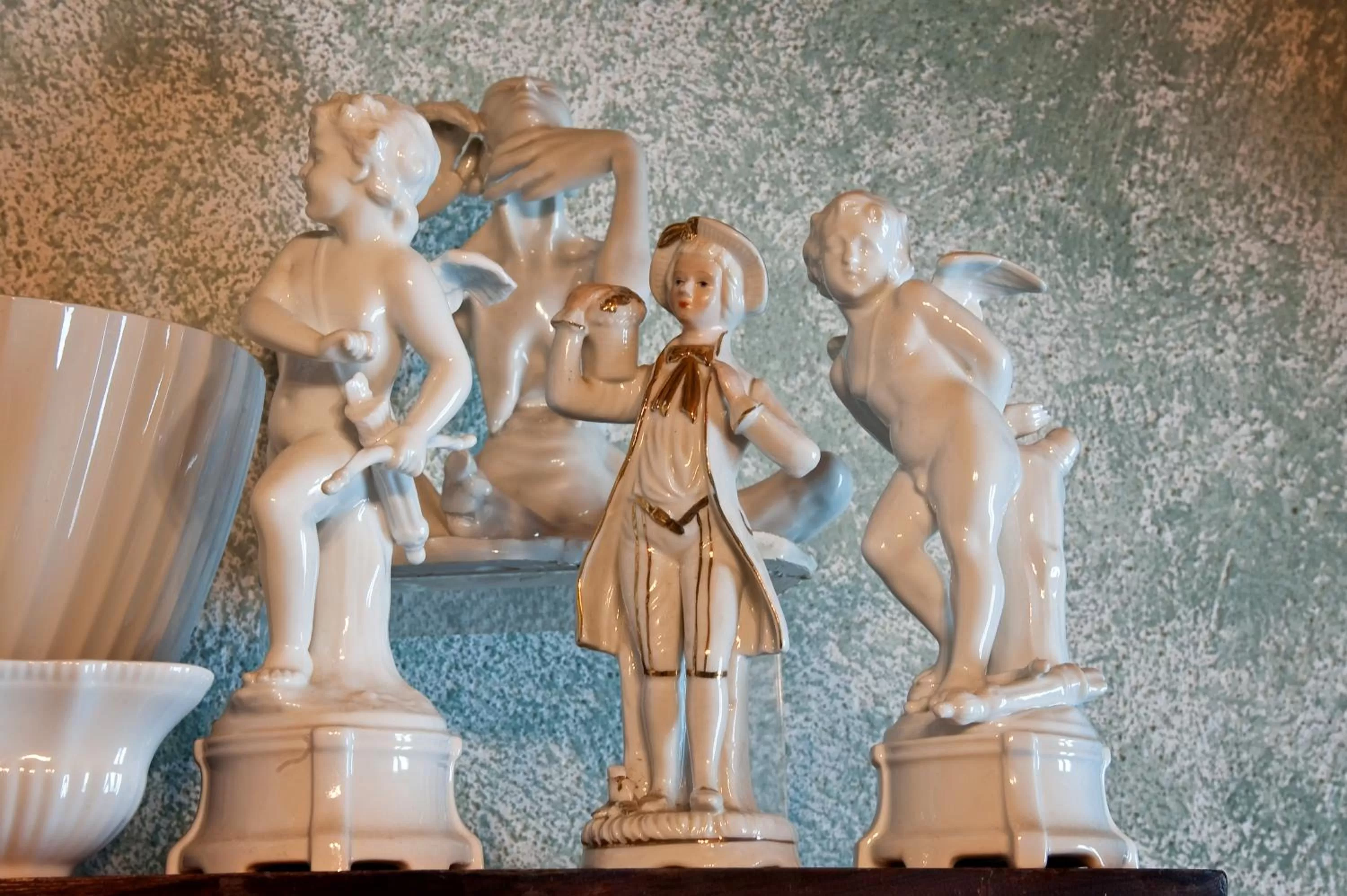 Decorative detail in Ulivo Rosso