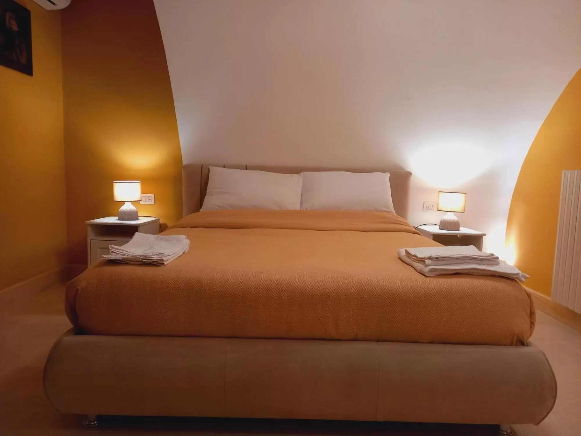 Bed in Le Petit Palais - Naples