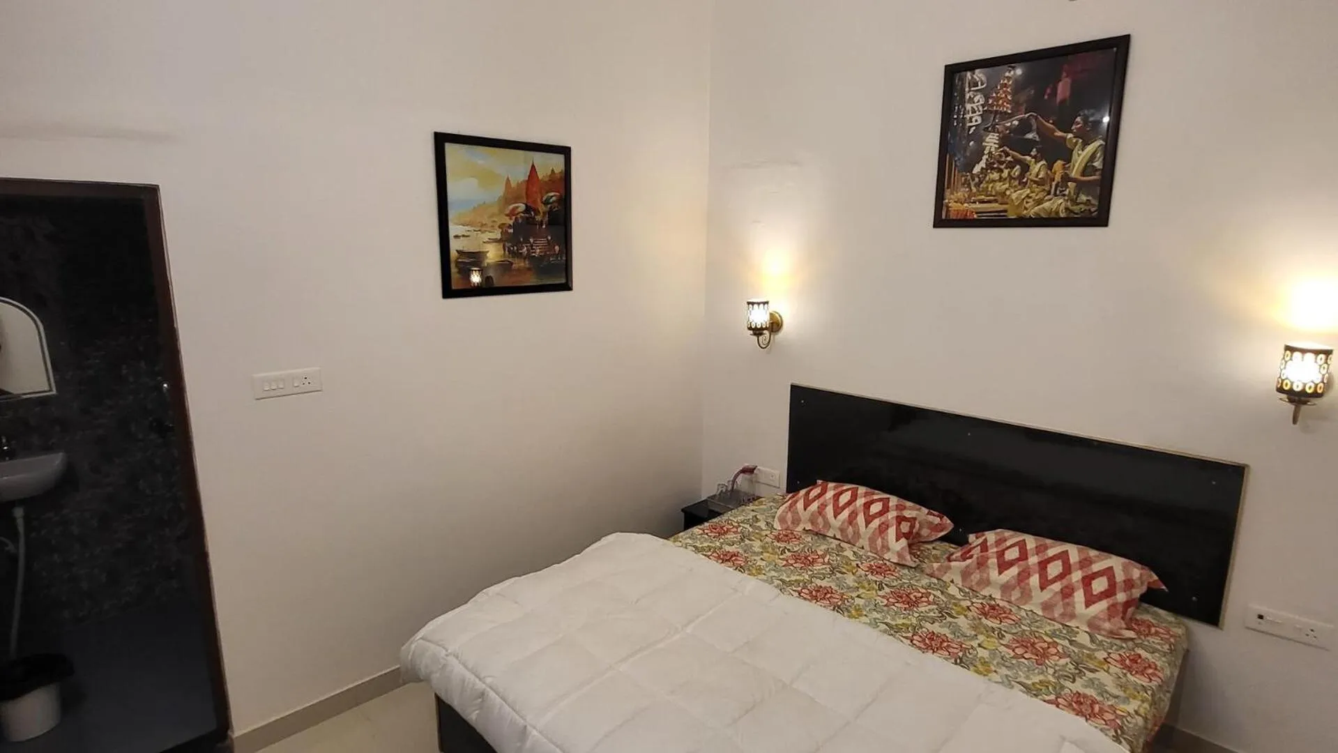 Bedroom, Bed in Goroomgo Assi River Guest House Varanasi