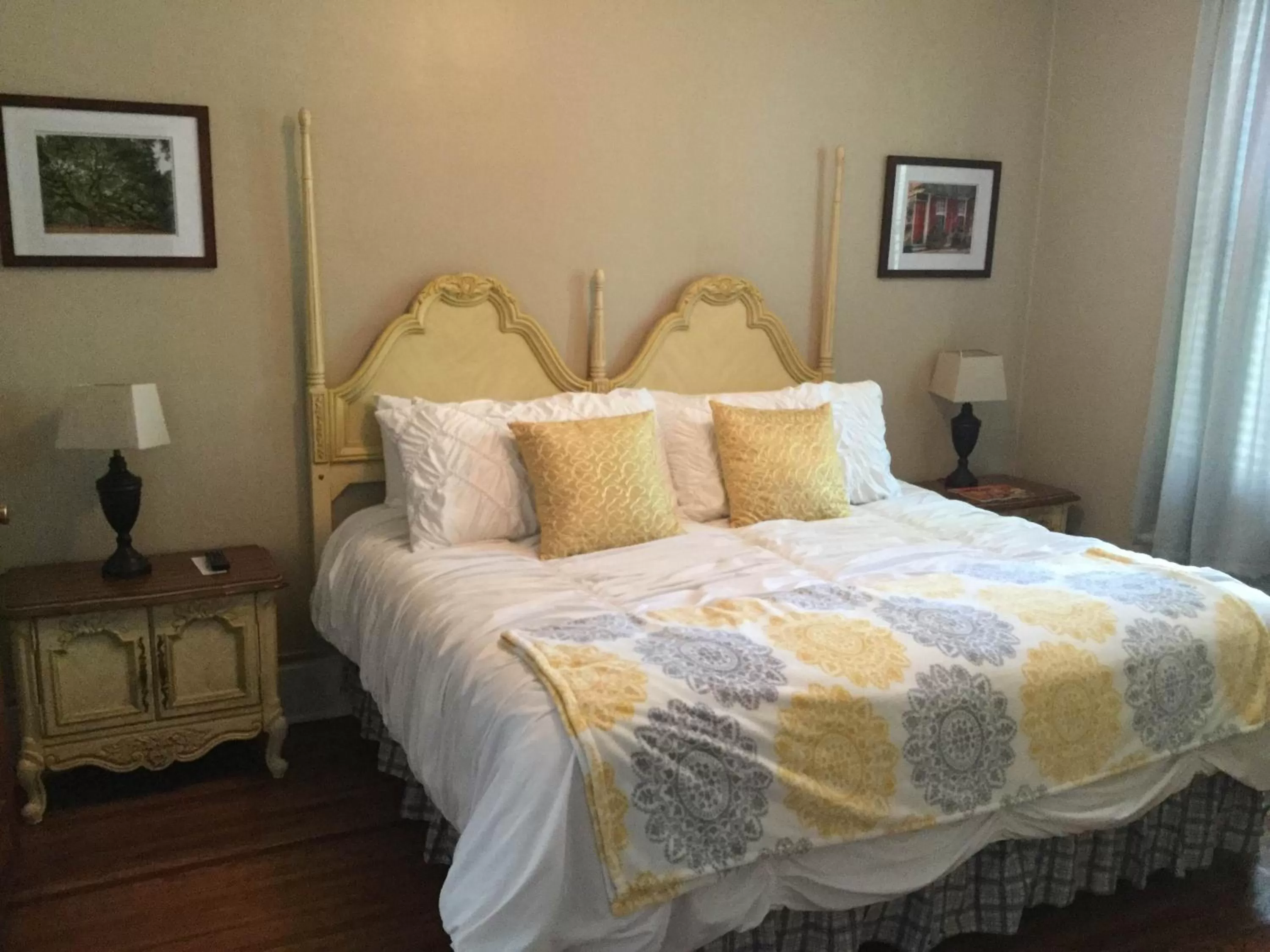 Bedroom, Bed in The Charleston Inn Hendersonville NC