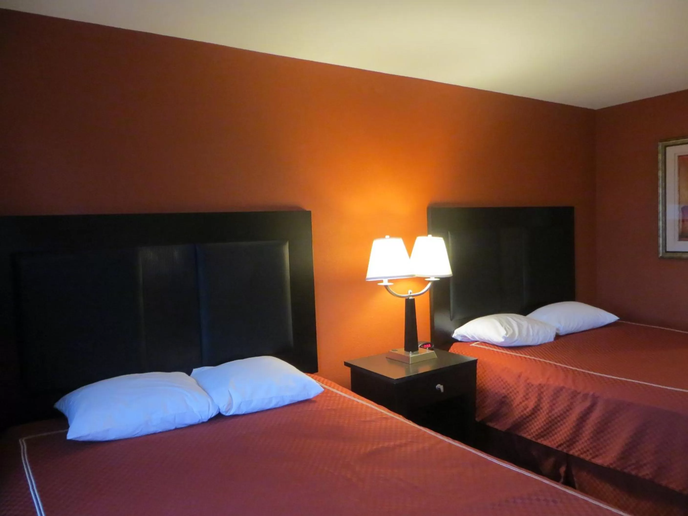 Queen Room with Two Queen Beds - Non-Smoking in Super 8 by Wyndham Chicago Northlake O'Hare South