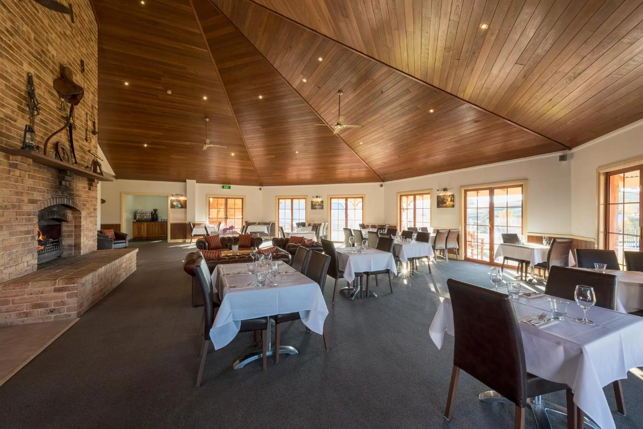 Restaurant/places to eat in Bowen Inn Motel