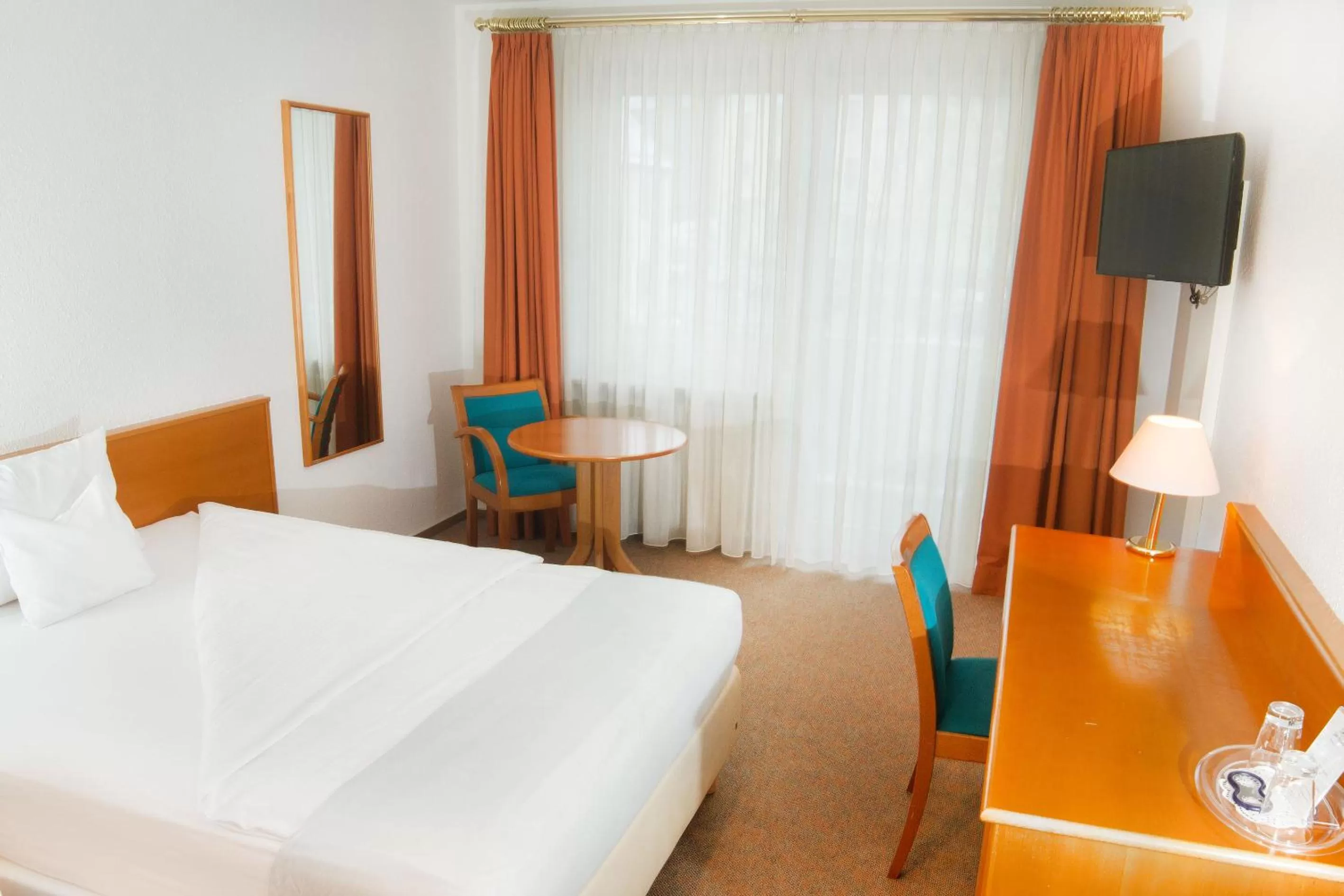Photo of the whole room, Bed in Hotel zum Hirsch