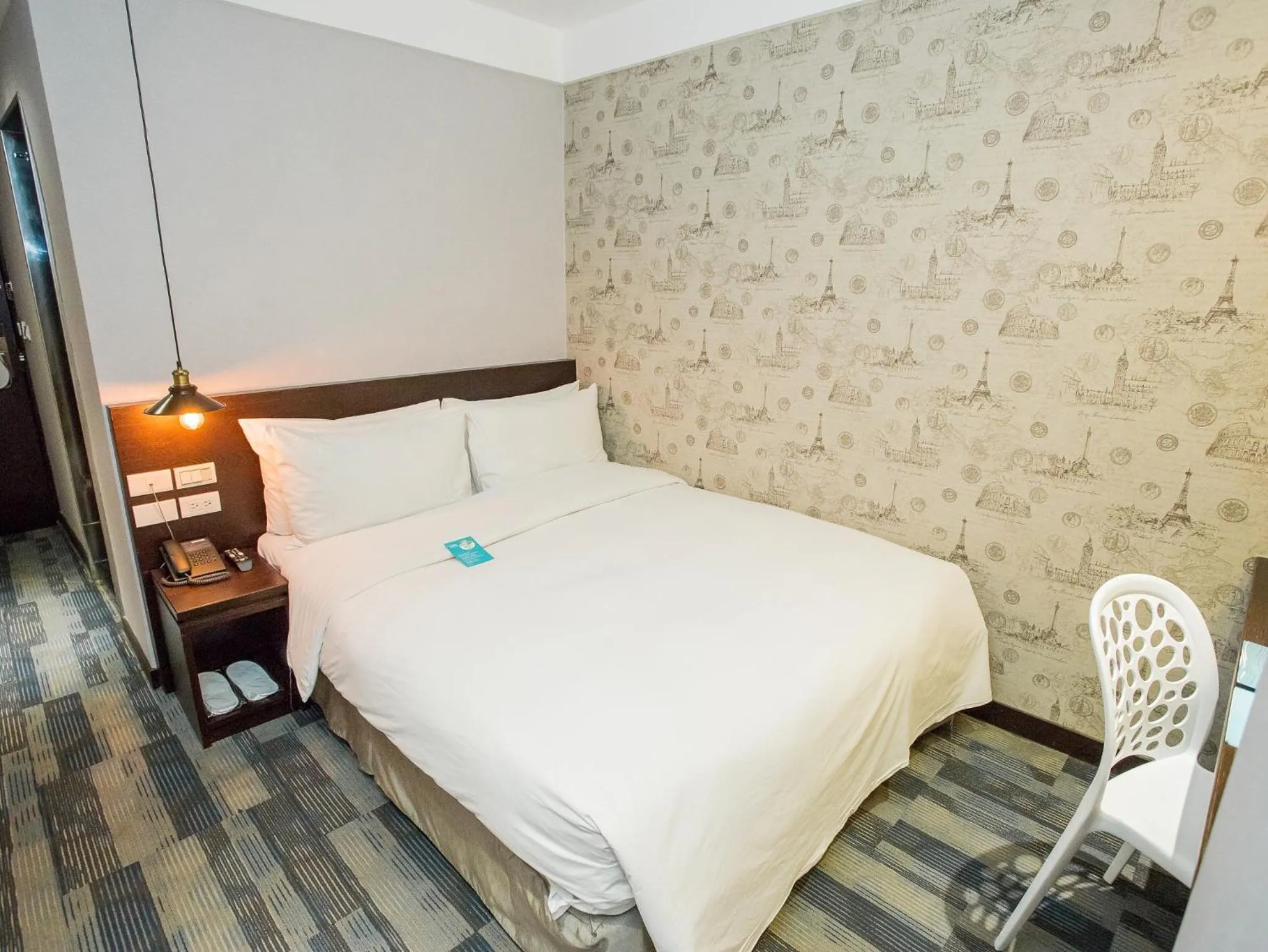 Photo of the whole room, Bed in Khan Hotel