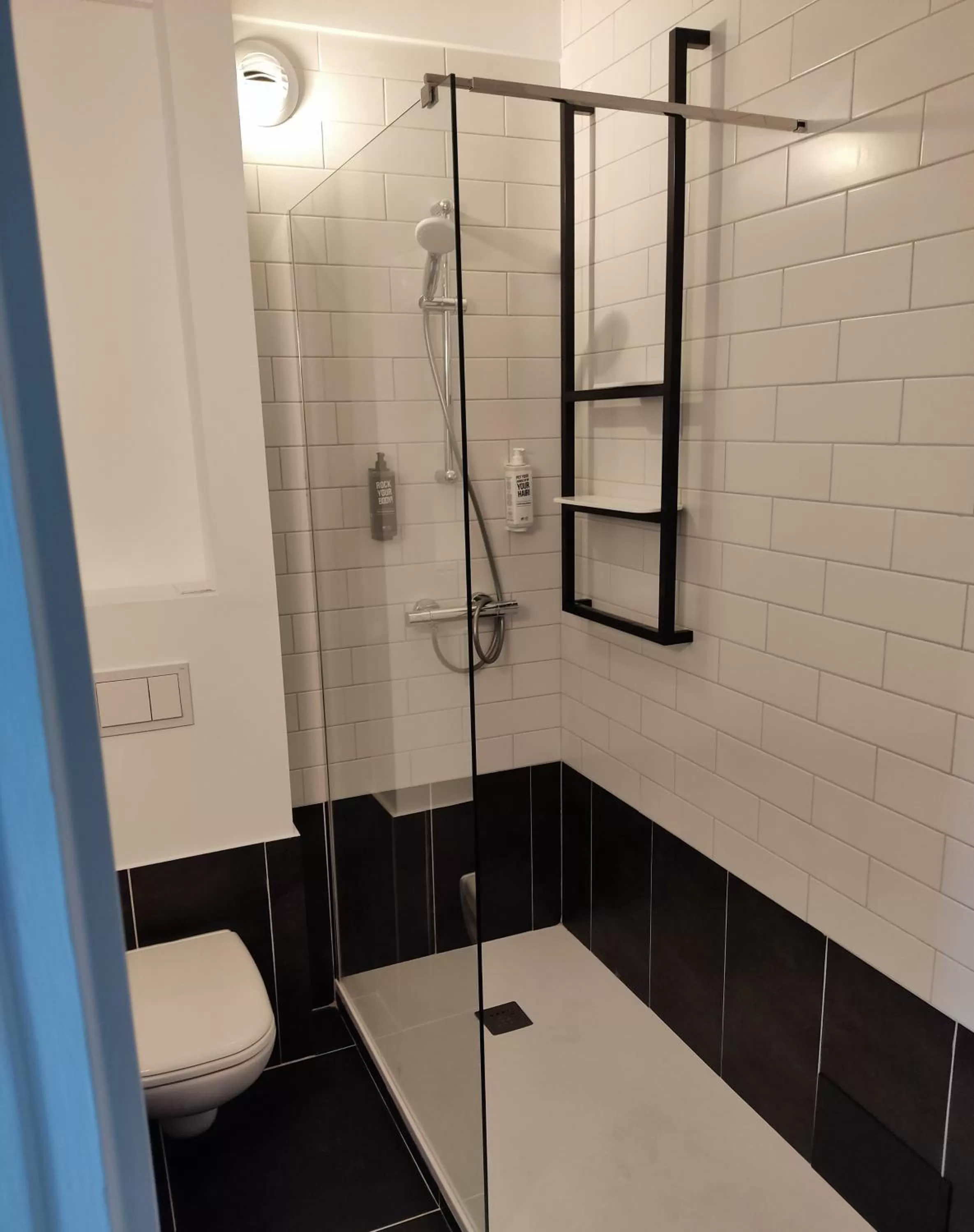 Bathroom in Ibis Brive Centre