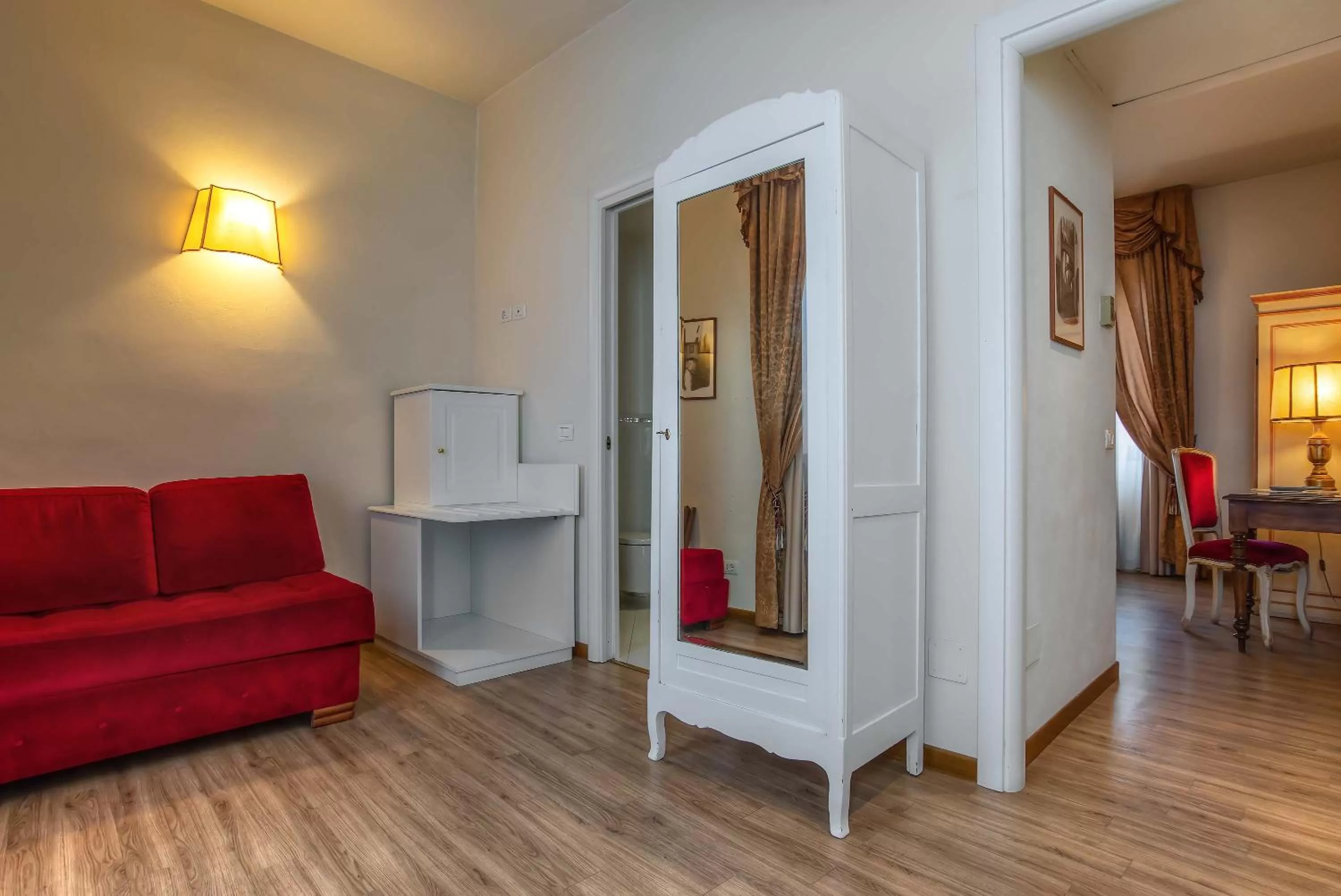 Photo of the whole room in Hotel Machiavelli Palace