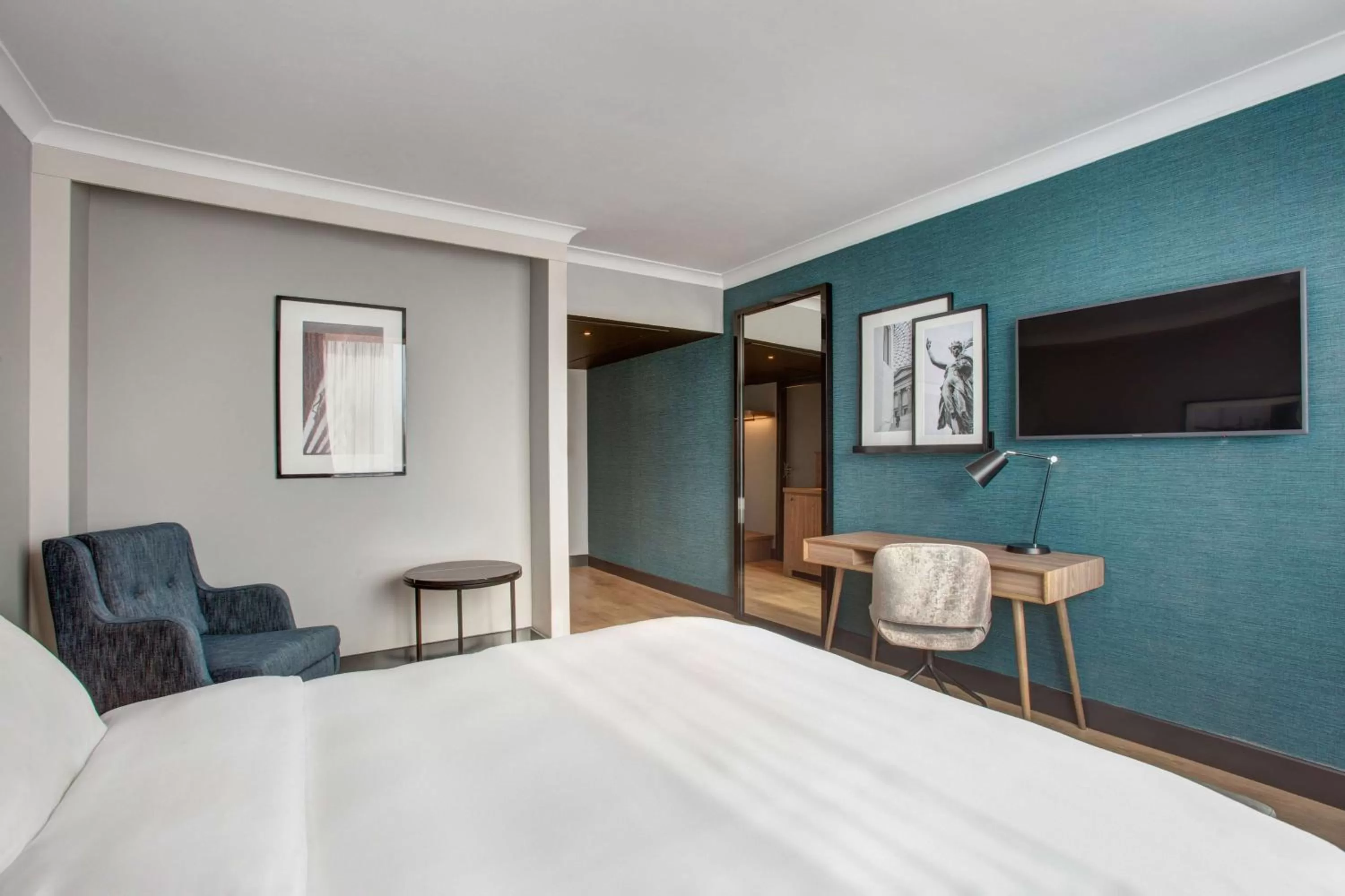 Photo of the whole room, Bed in Radisson Hotel and Conference Centre London Heathrow