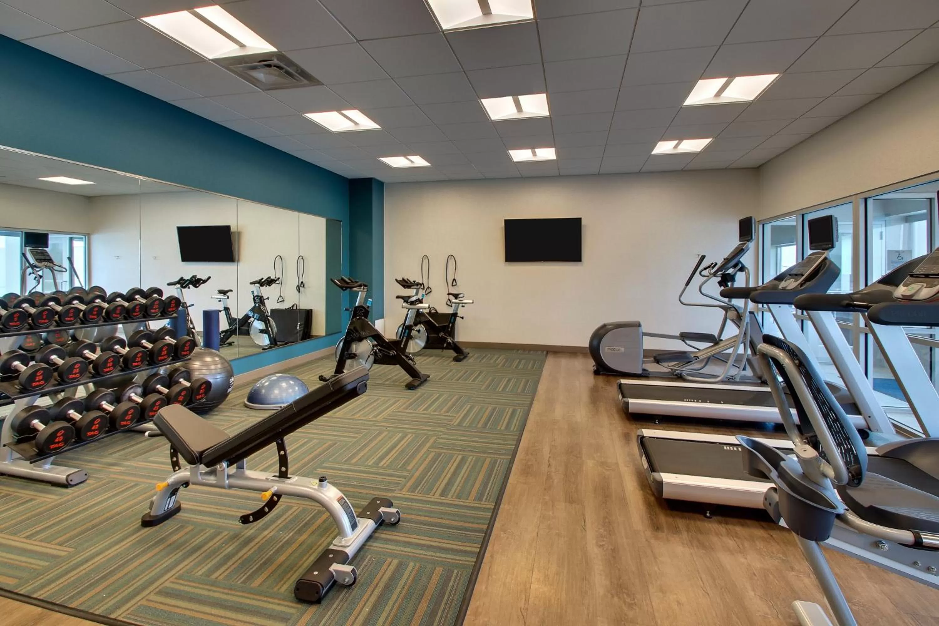 Spa and wellness centre/facilities in Holiday Inn Express & Suites Findlay North by IHG