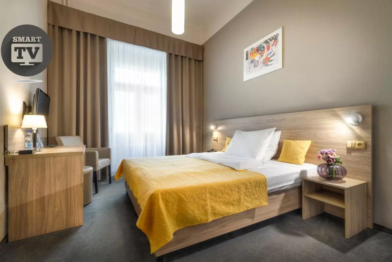 Single Room in Atlantic Hotel Single Room in Atlantic Hotel