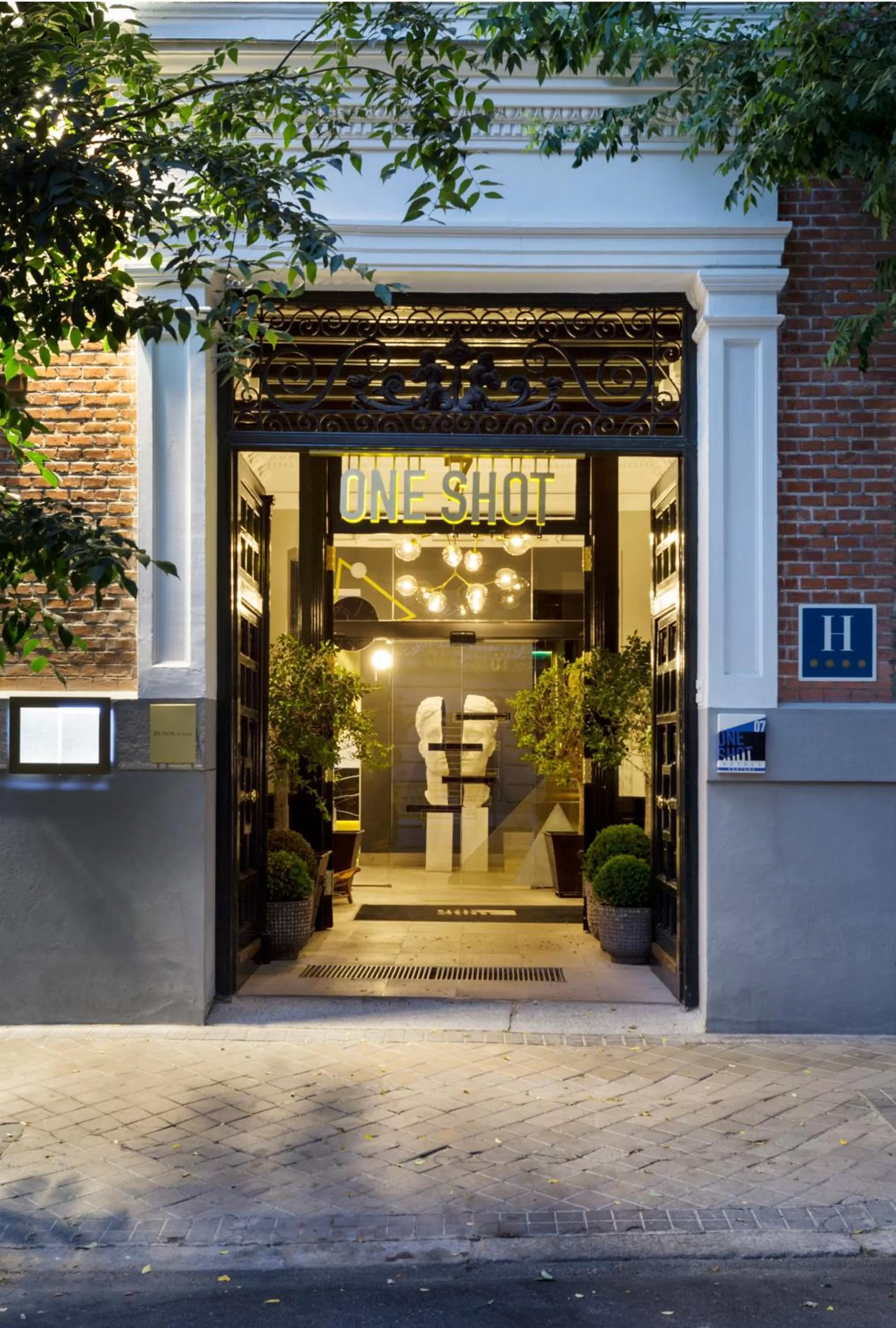 Facade/entrance in One Shot Fortuny