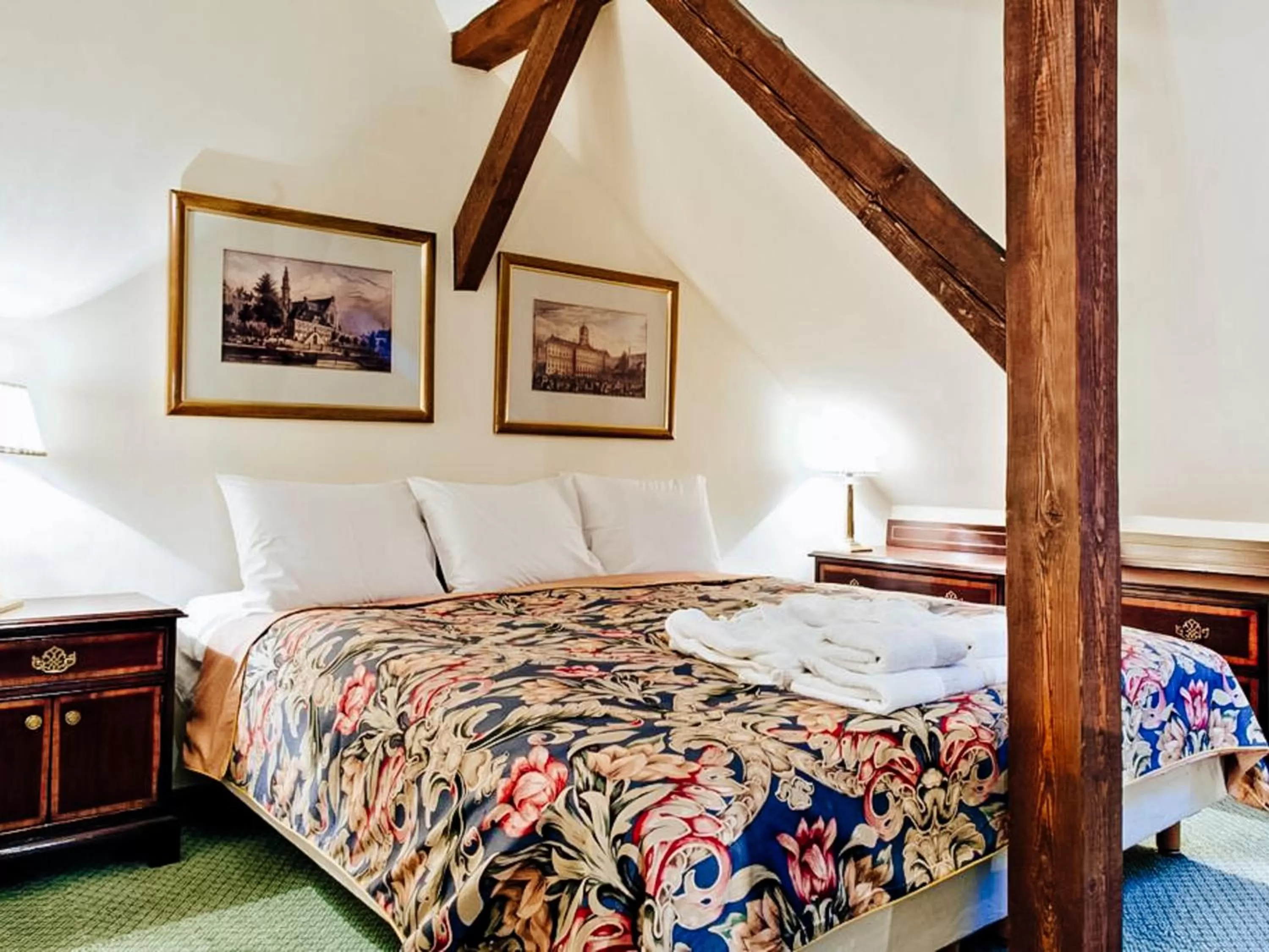 Bed in Miodosytnia Aparthotel