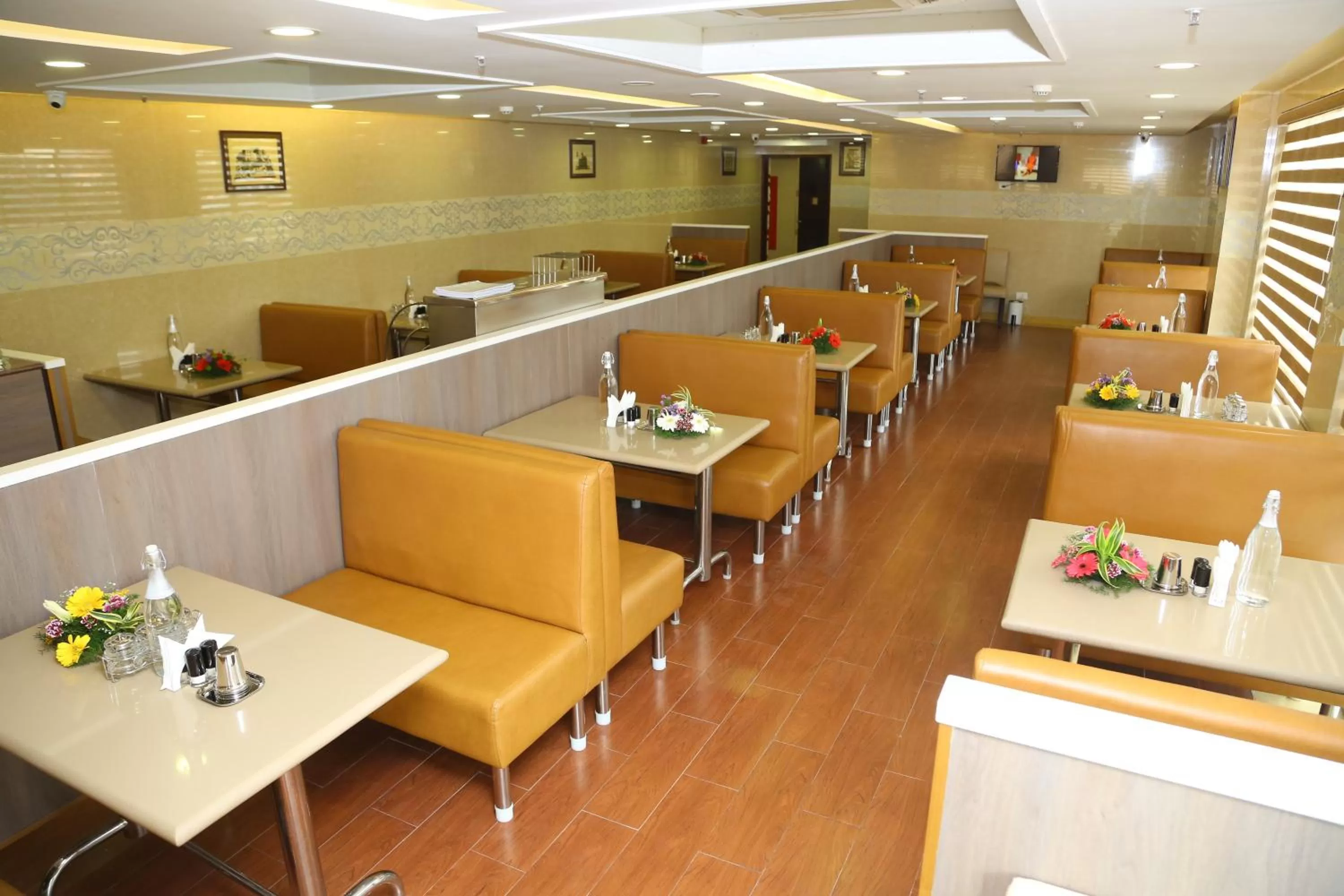 Buffet breakfast in Raaj Bhaavan Clarks Inn Chennai