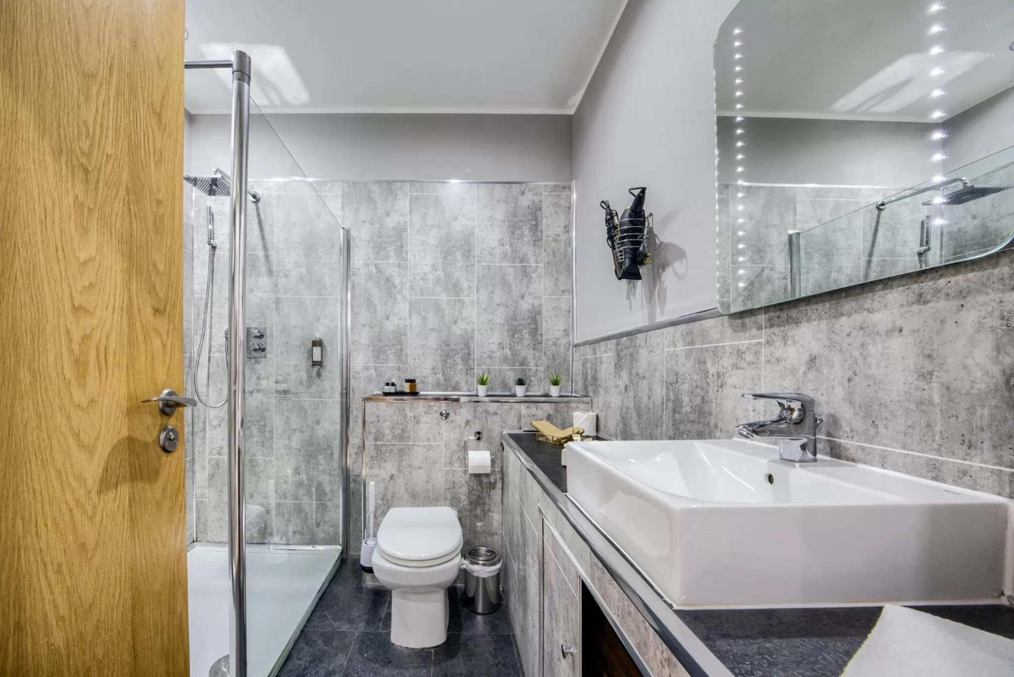 Bathroom in Villare Leicester City Centre hotel