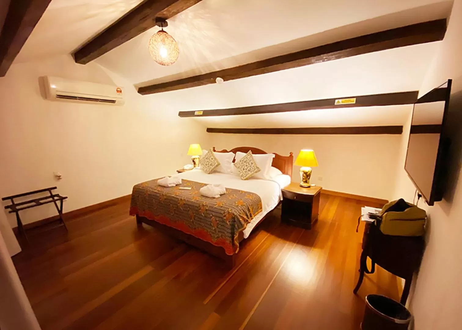 Bed in Heeren Straits Hotel