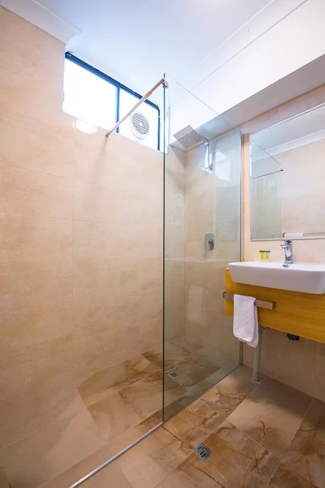 Bathroom in Mahoneys Motor Inn