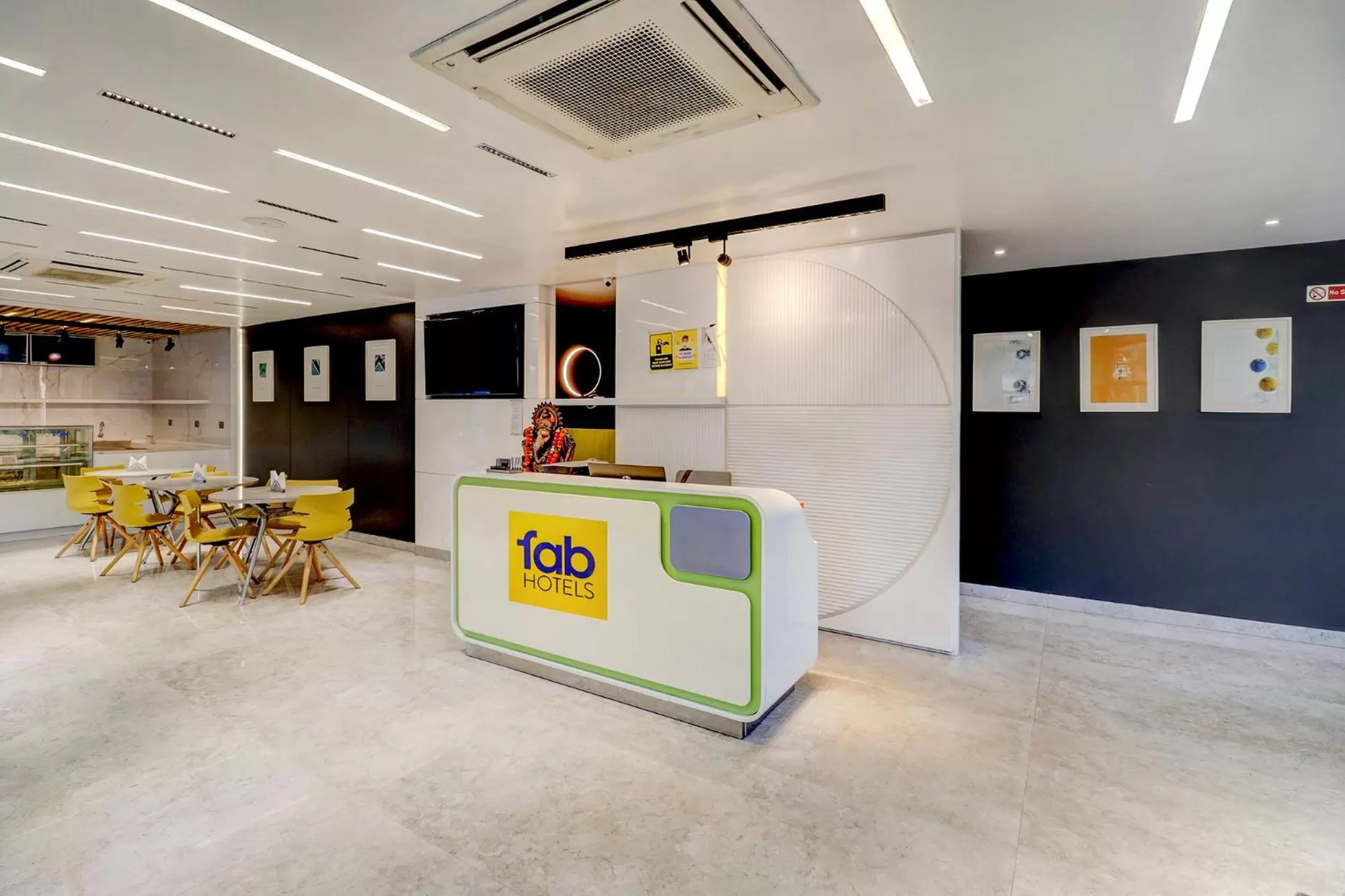 Lobby or reception in FabHotel Prime Oasis Blue - Near Chetak Bridge
