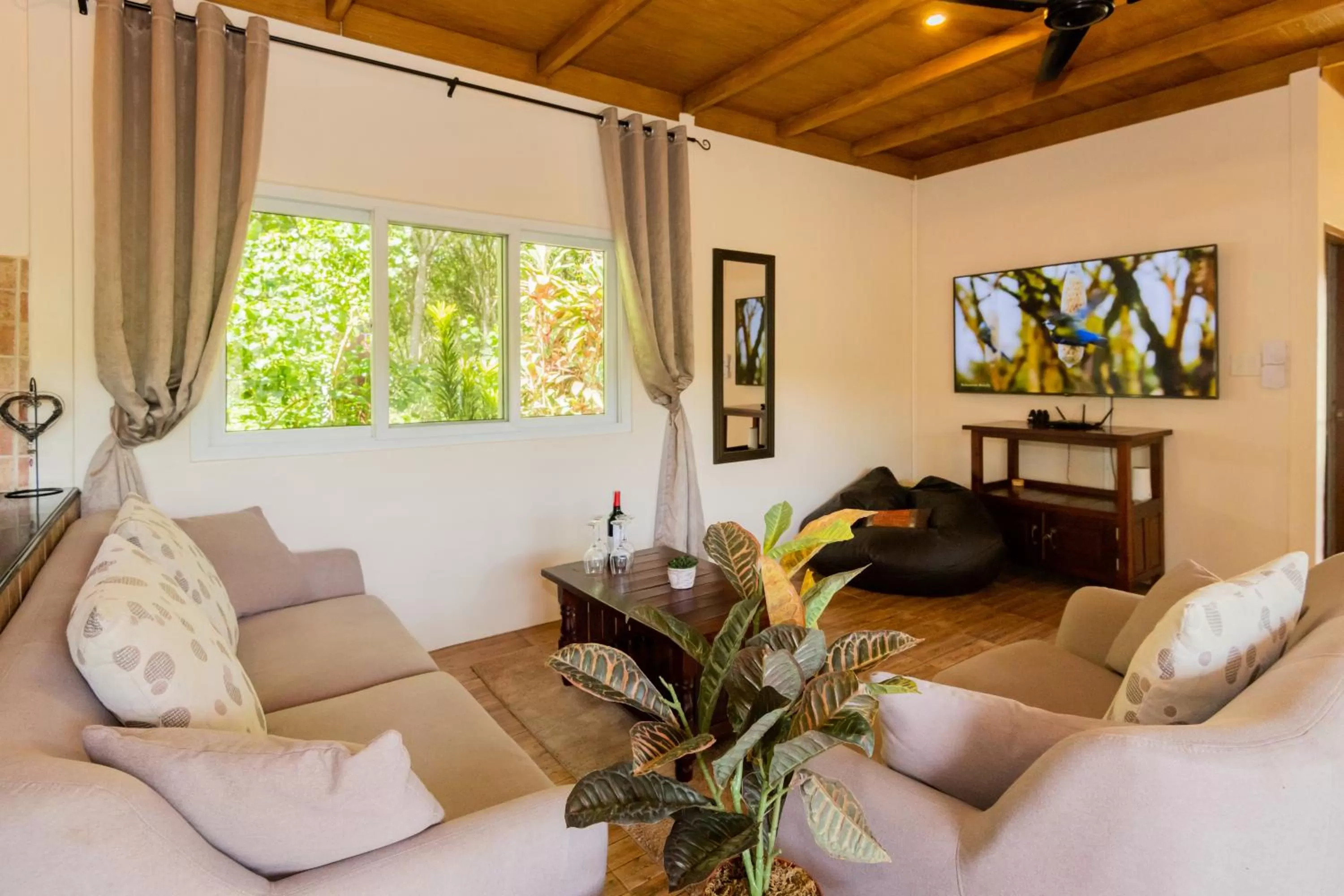 TV and multimedia in Khao Sok River Home Resort