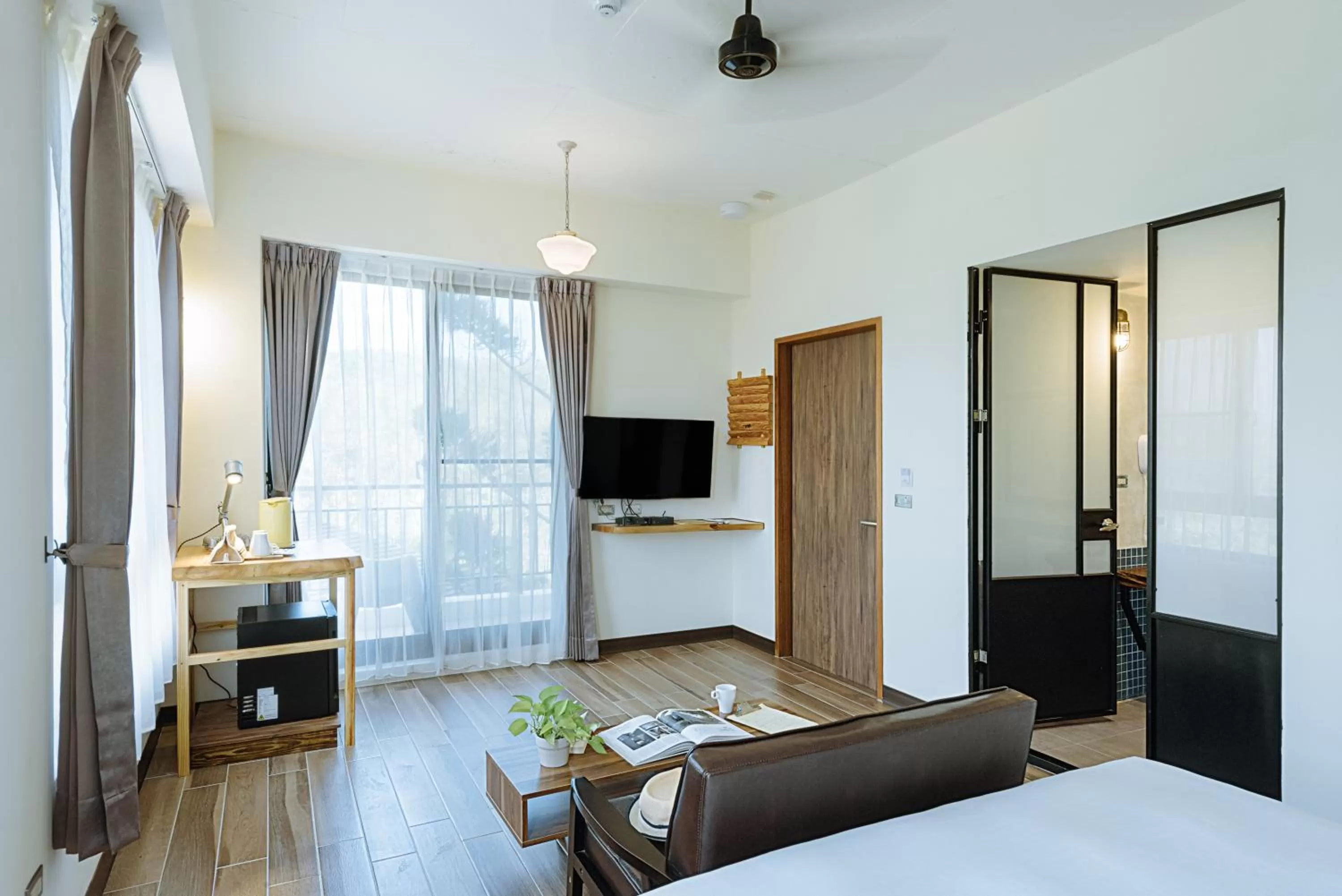 TV and multimedia, TV/Entertainment Center in Chillax Inn B&B