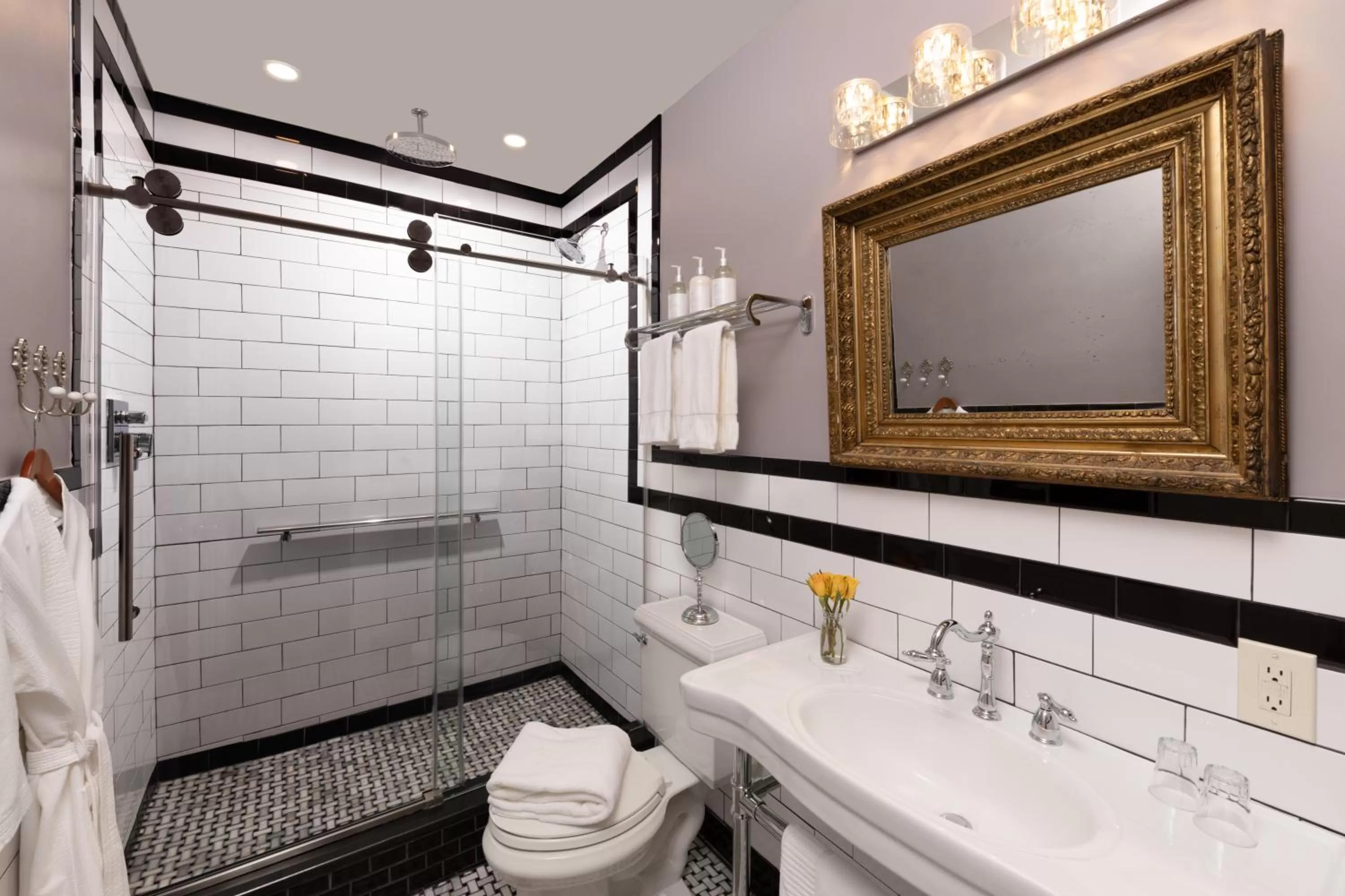 Shower in Rosemont Inn