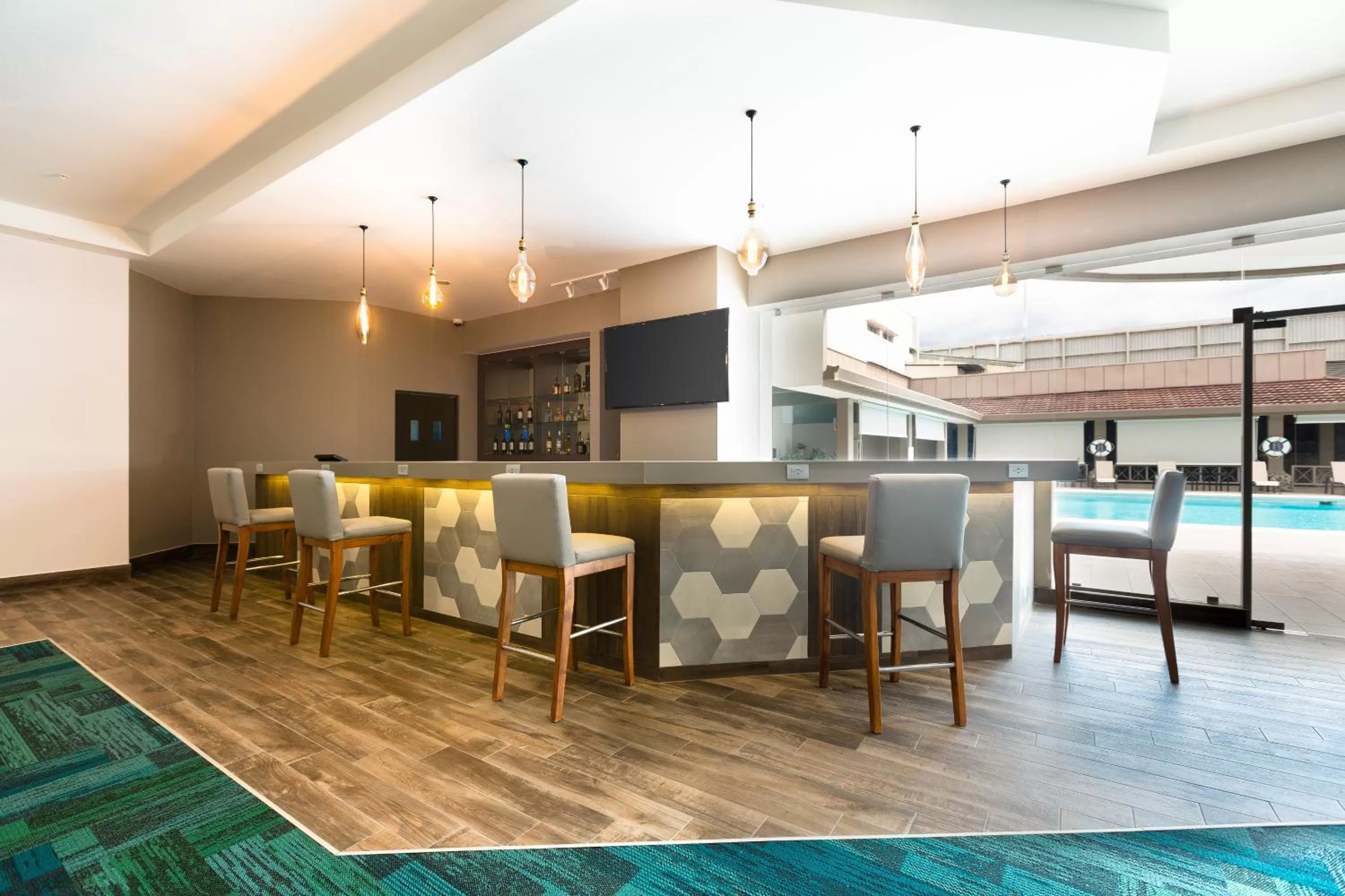 Lounge or bar in Crowne Plaza San Jose La Sabana by IHG