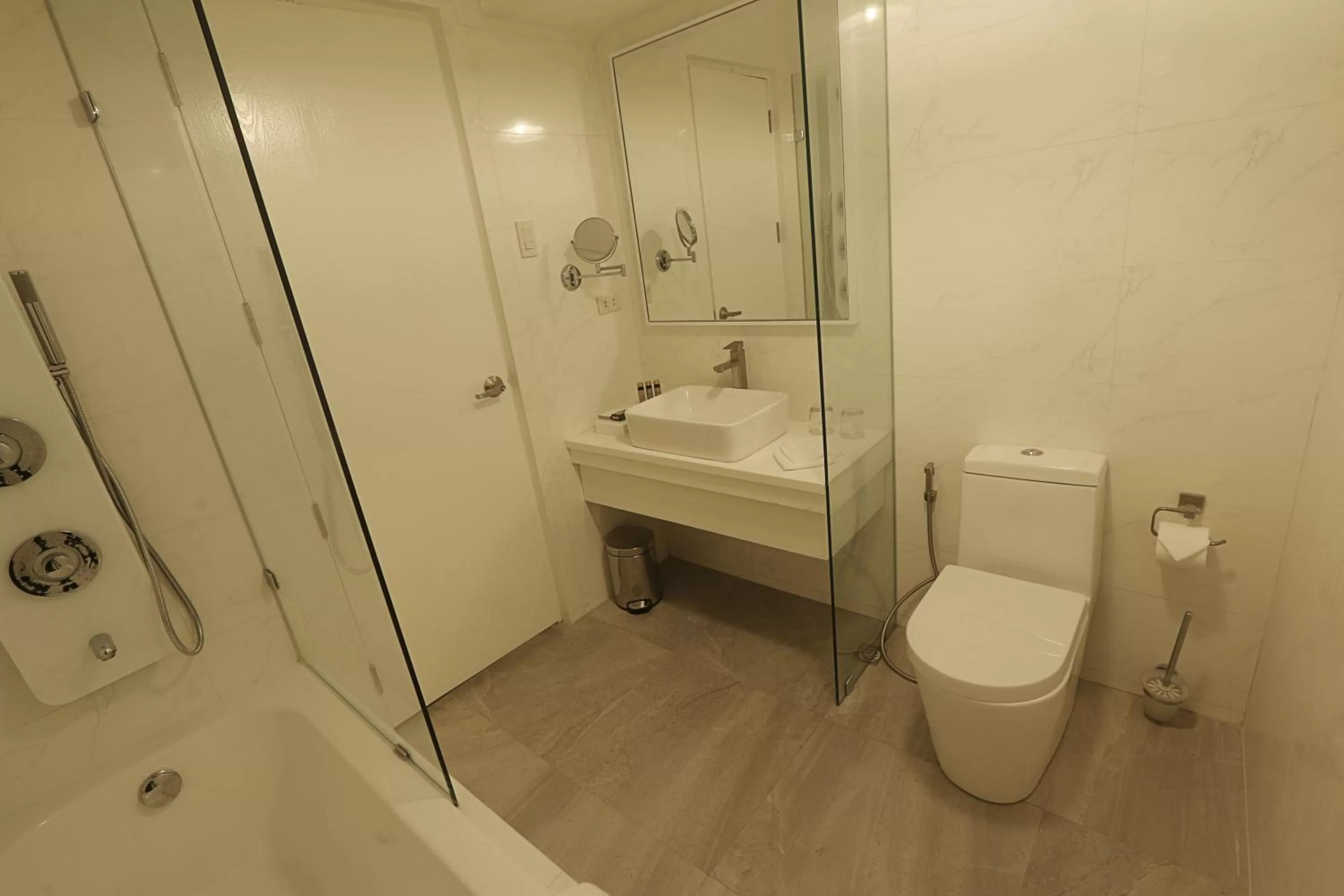 Shower in Hotel Carlito Tagaytay