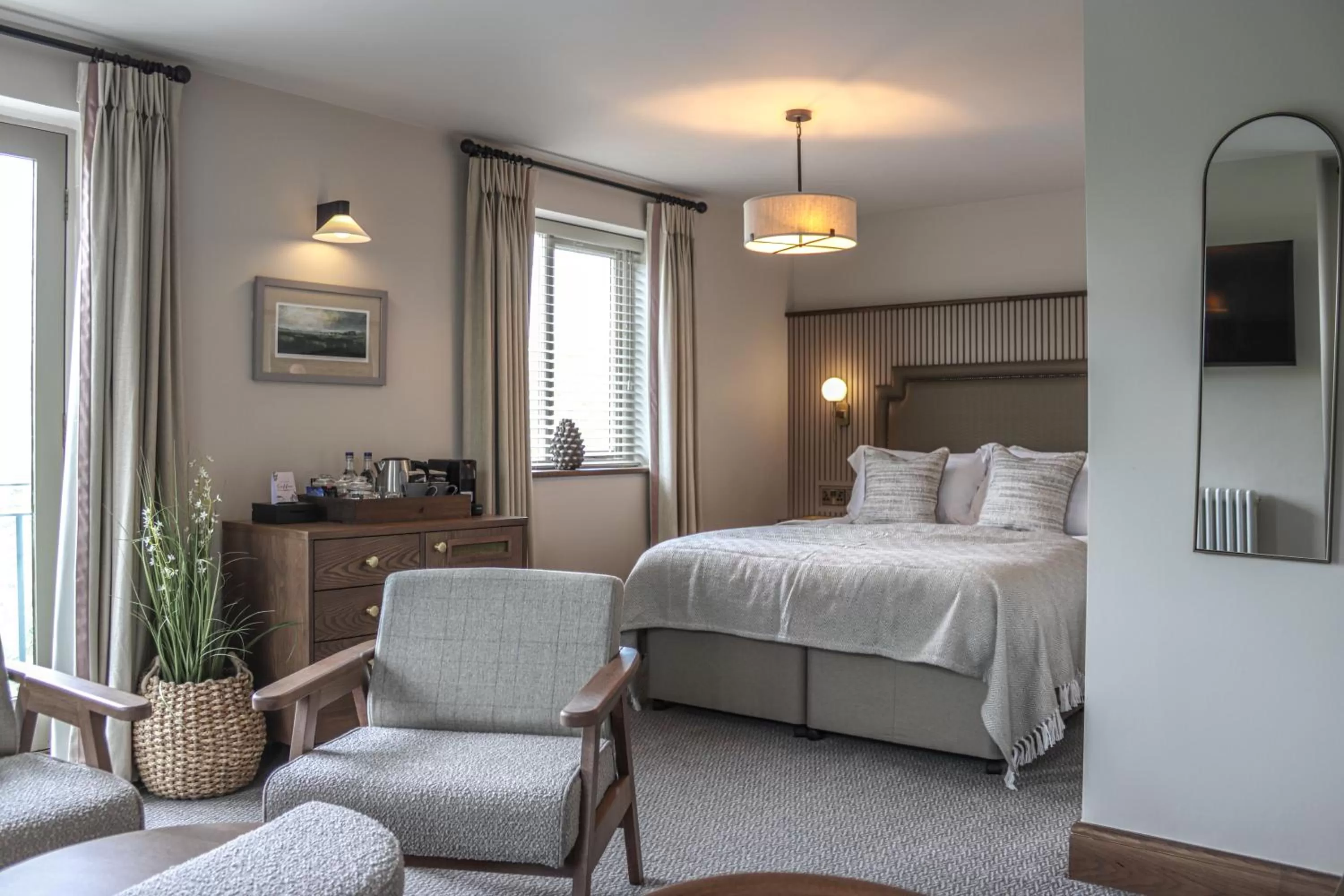 Seating area, Bed in The Tempest Arms