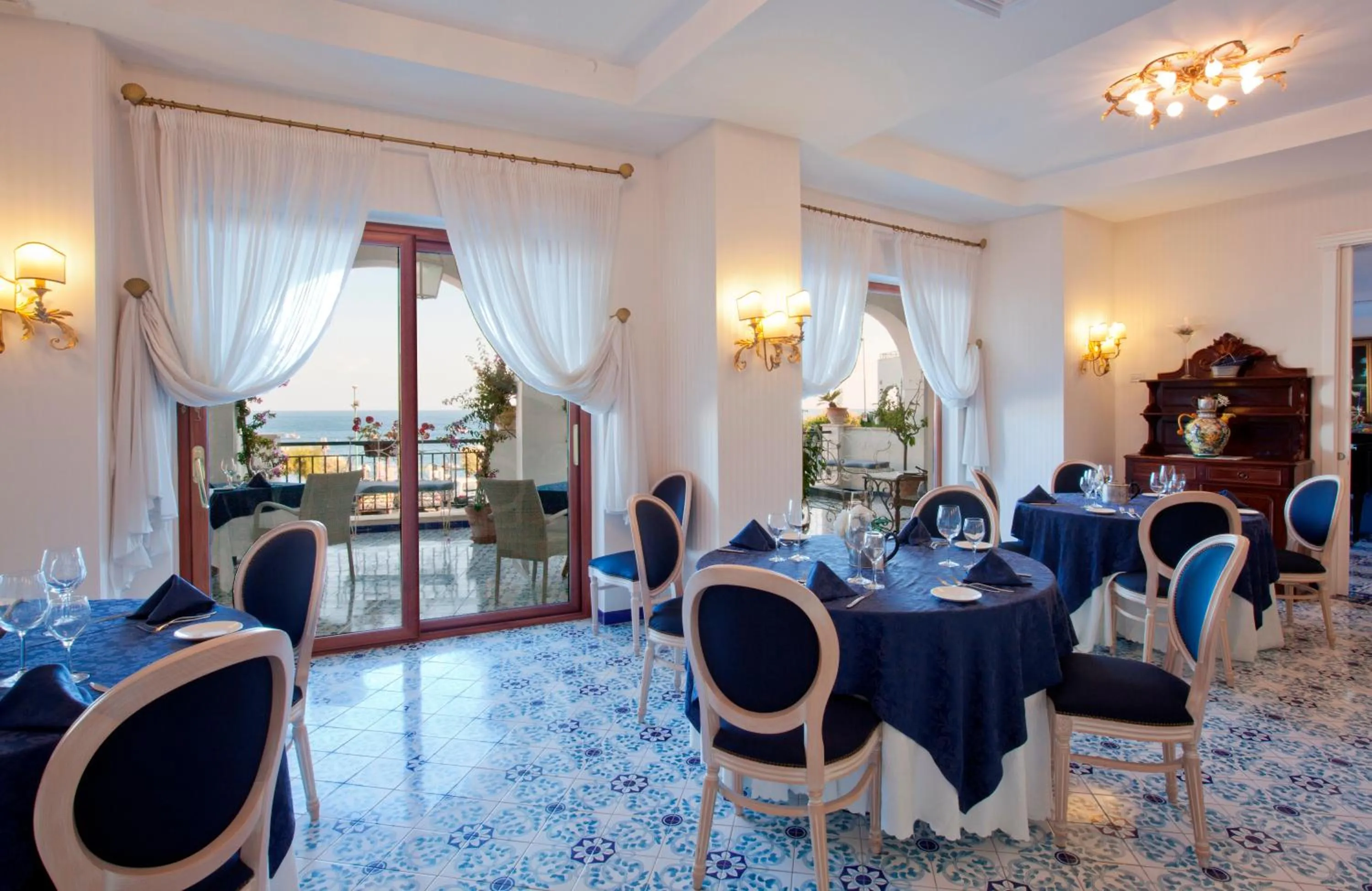 Restaurant/places to eat in Punta Campanella Resort & Spa