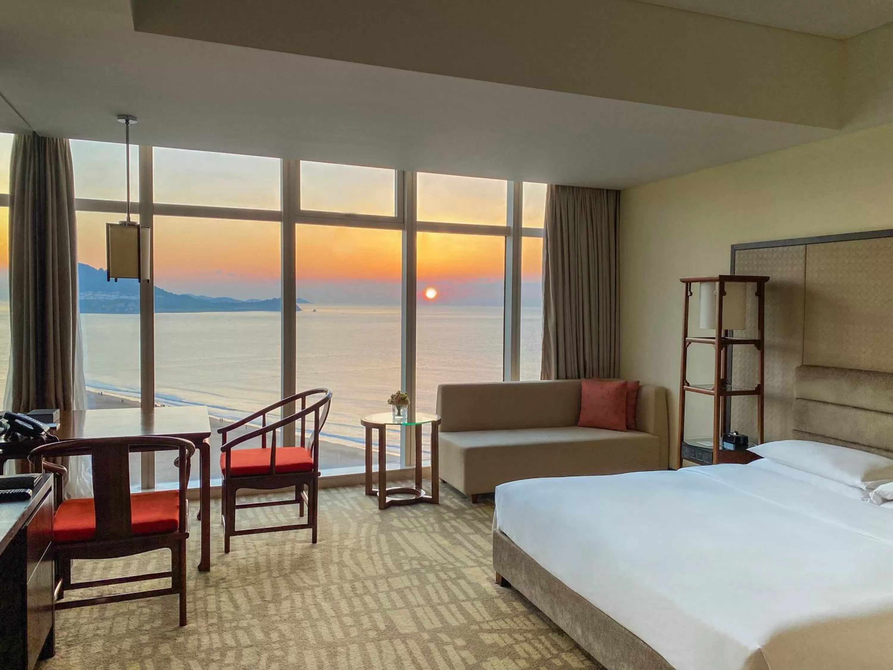 Sea view, Bed in Hyatt Regency Qingdao - Stone old beach - Exhibition Center