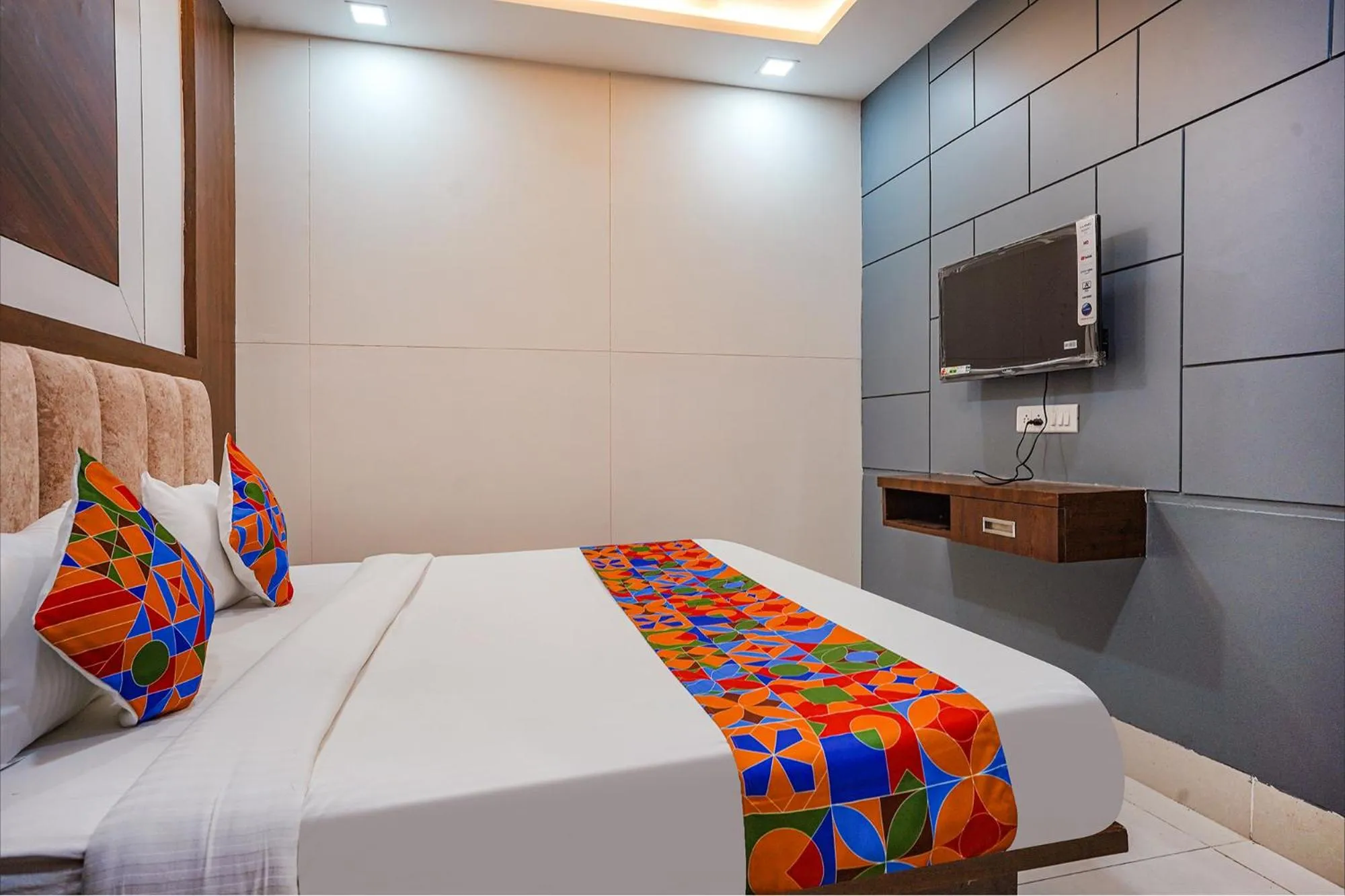 Communal lounge/ TV room, Bed in FabExpress Ritik