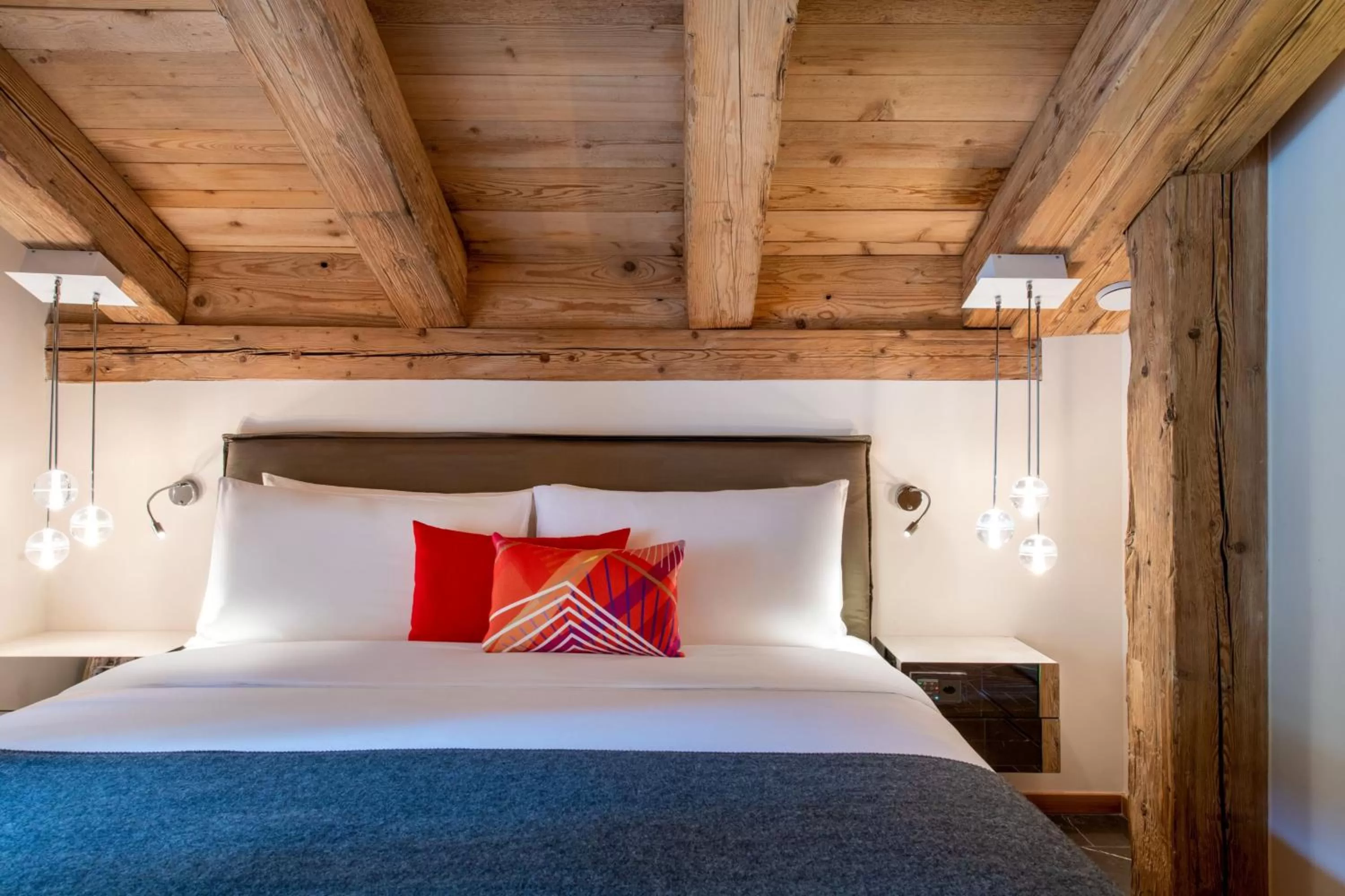 Photo of the whole room, Bed in W Verbier