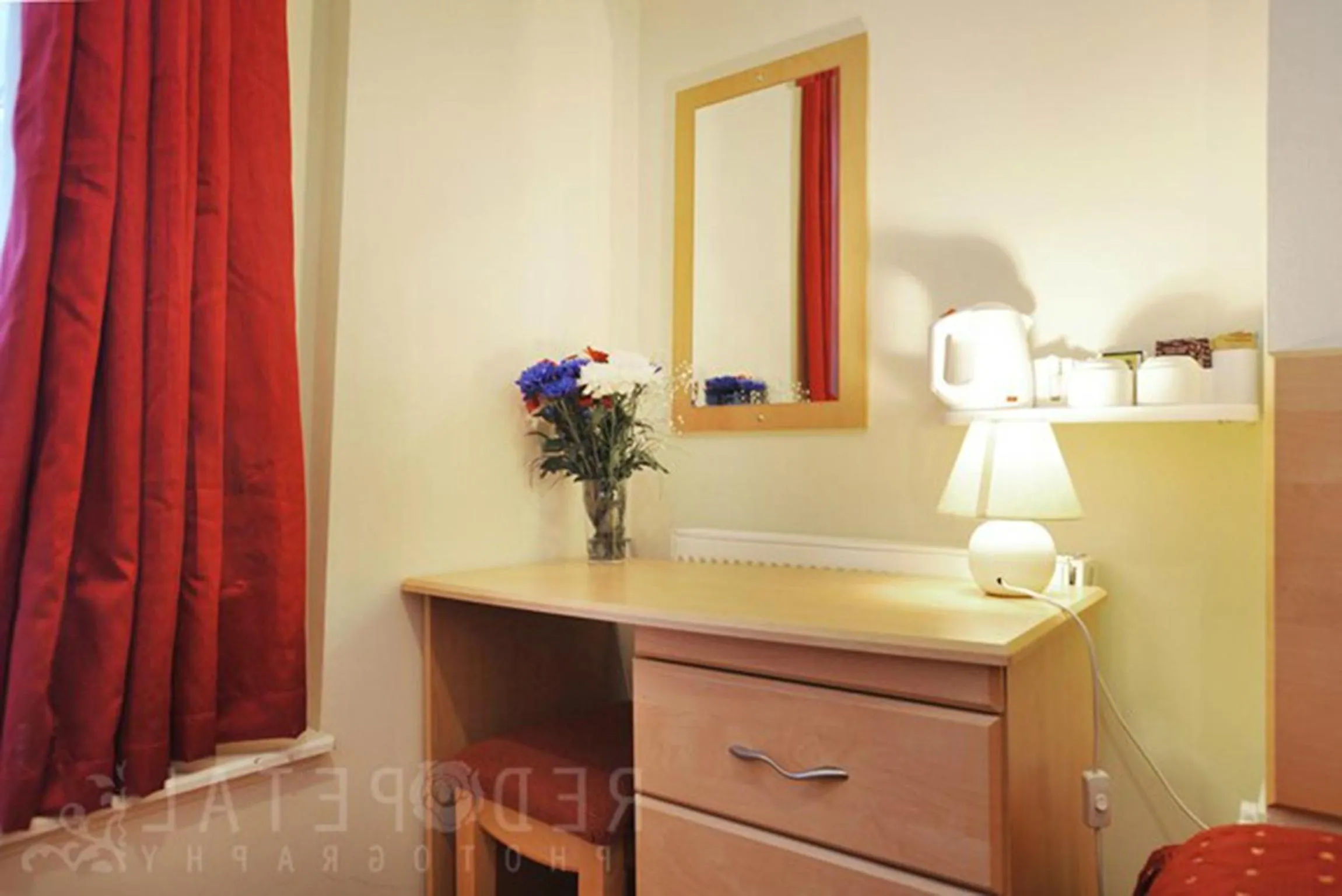 Seating area in Elmwood Hotel