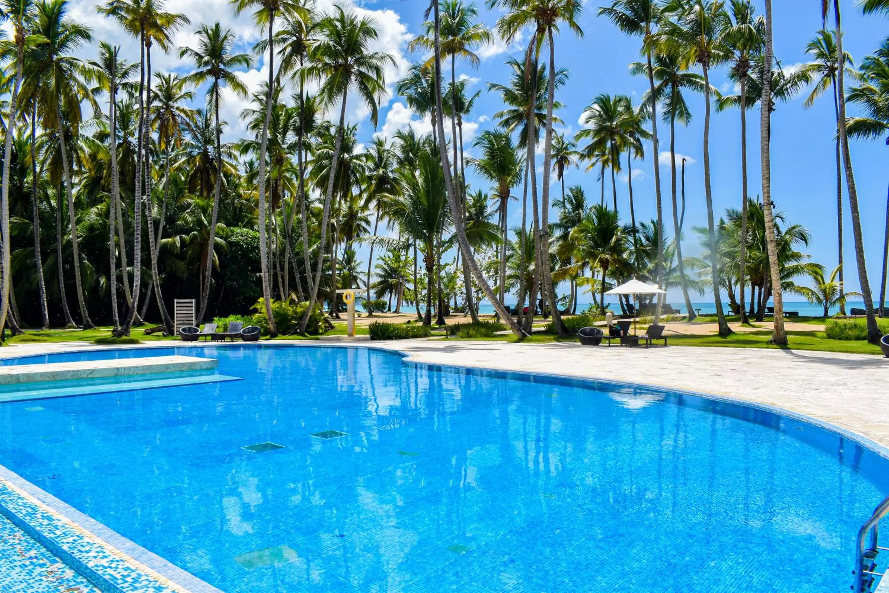 Swimming pool in Coson Bay