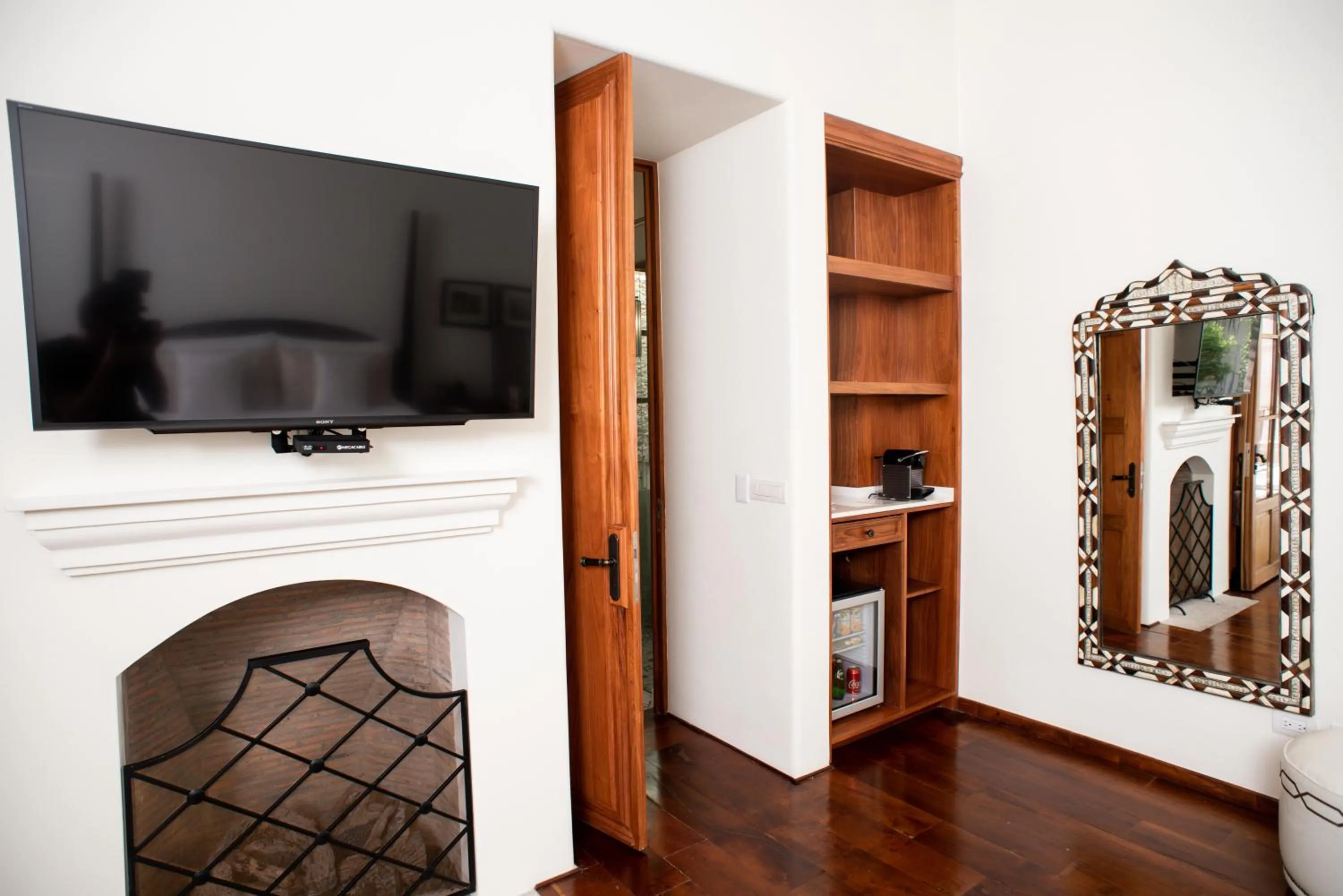 flat iron in Hotel Casa Blanca 7