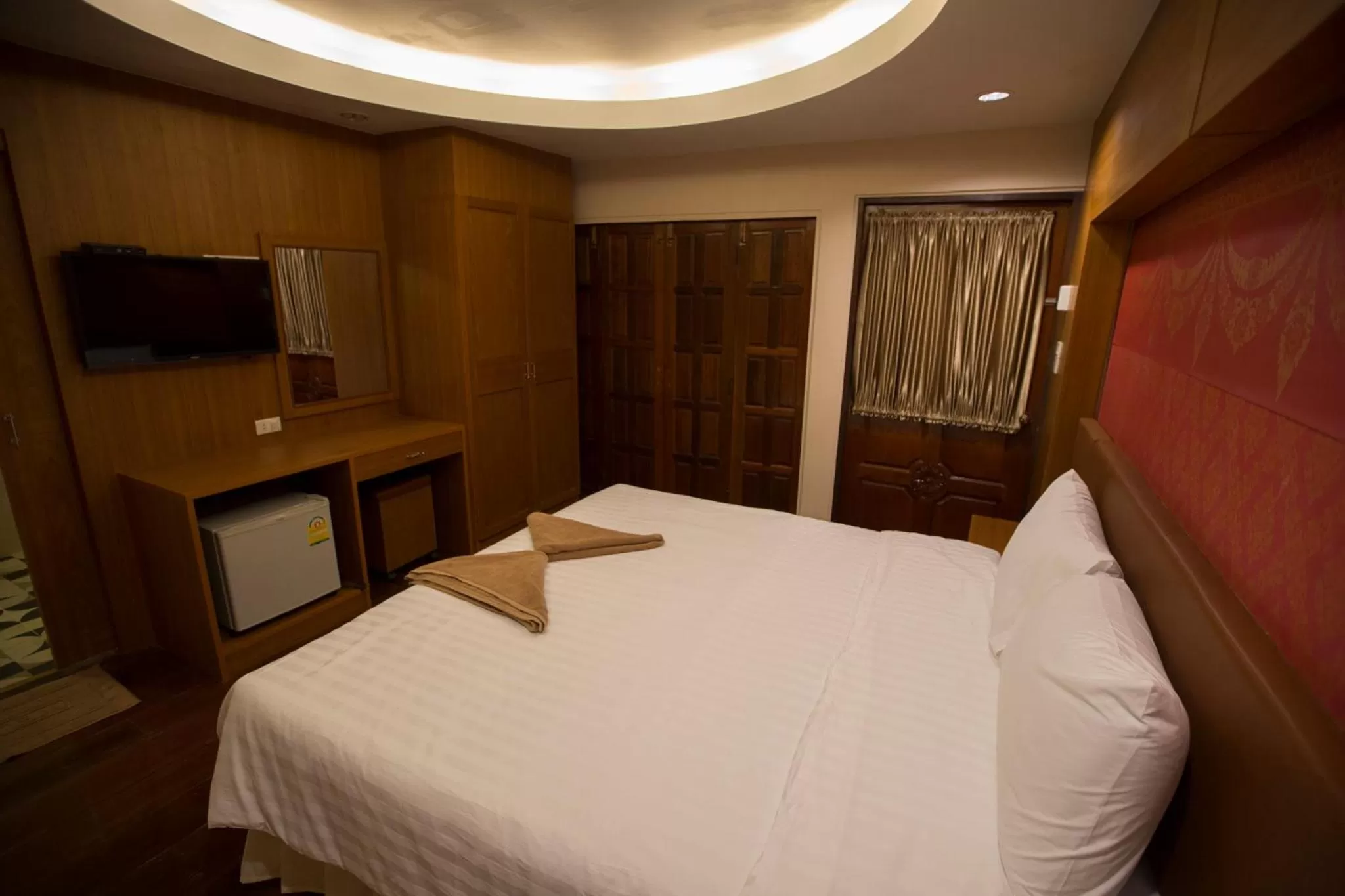 Photo of the whole room, Bed in Ruan Kanchanok