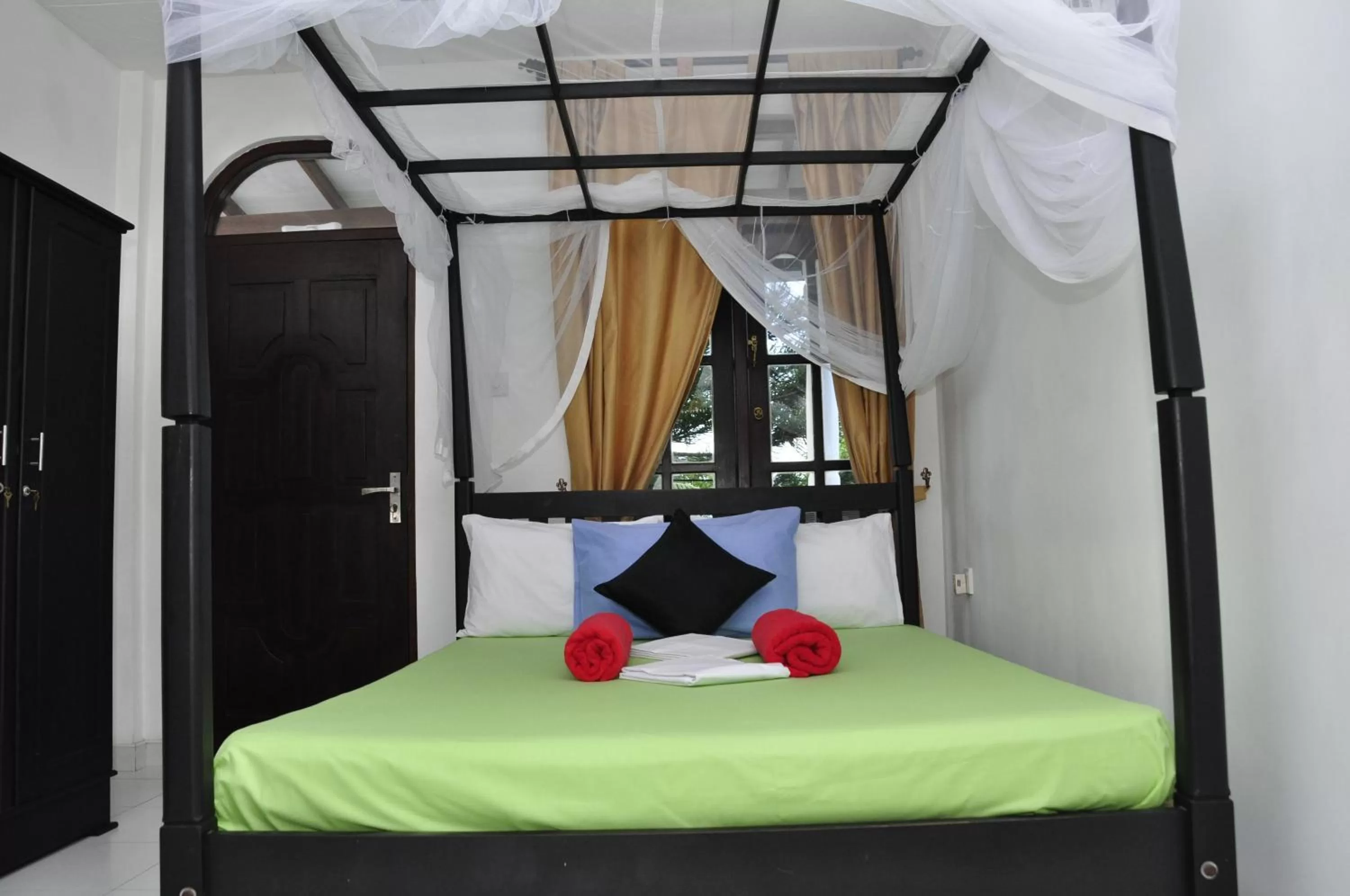 Bed in Bon Accord Mirissa