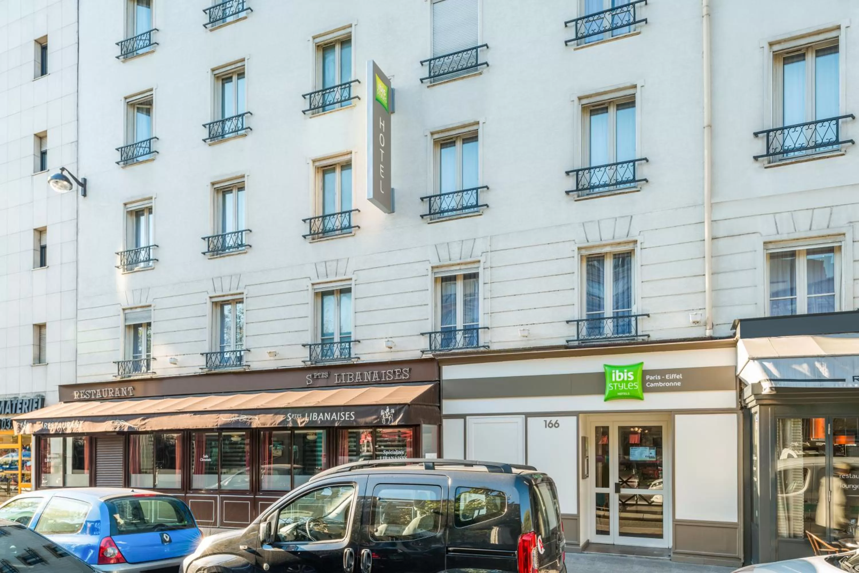 Property building in ibis Styles Paris Eiffel Cambronne