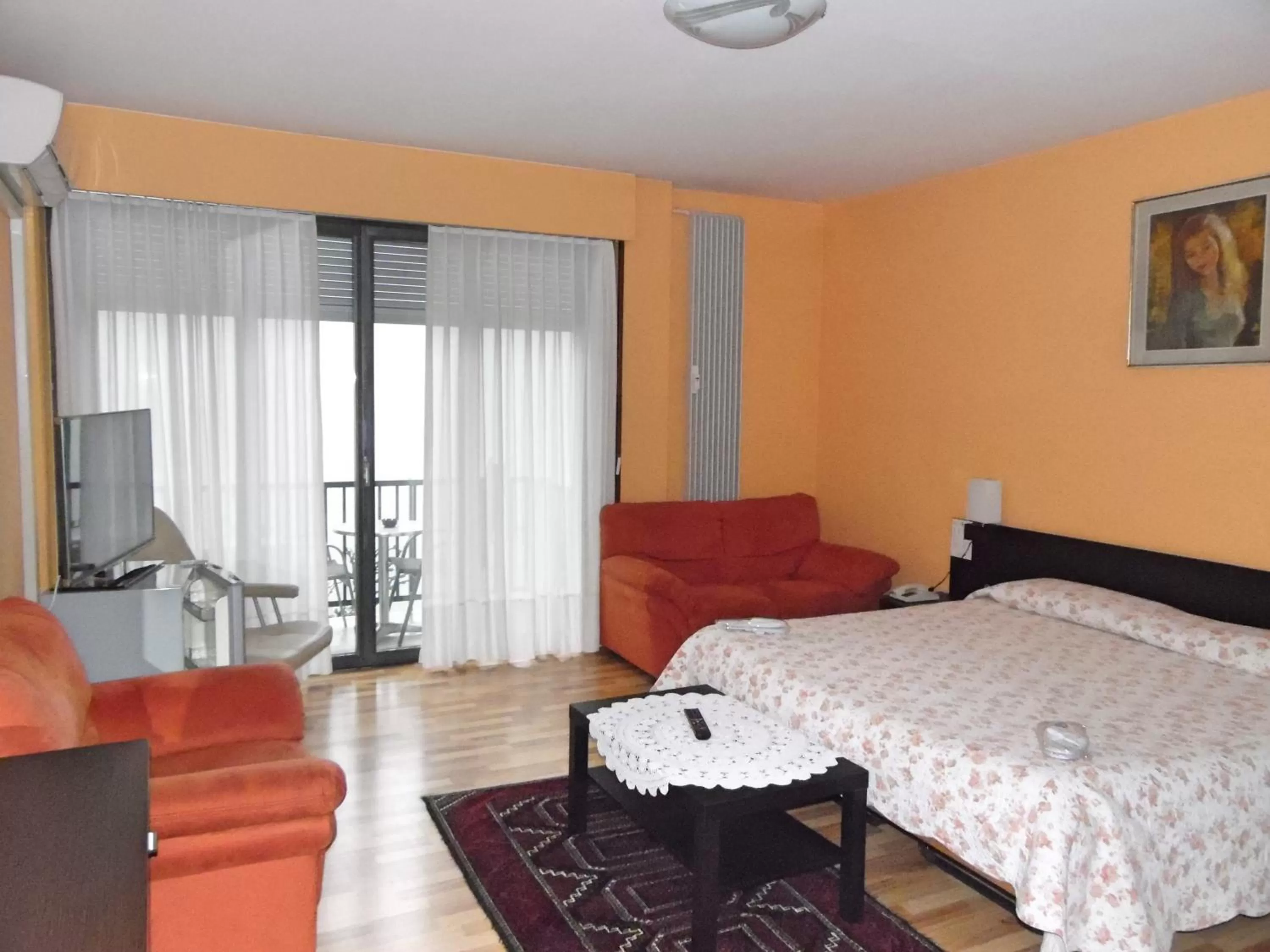 Photo of the whole room, Bed in Swiss Lodge Nassa Garni