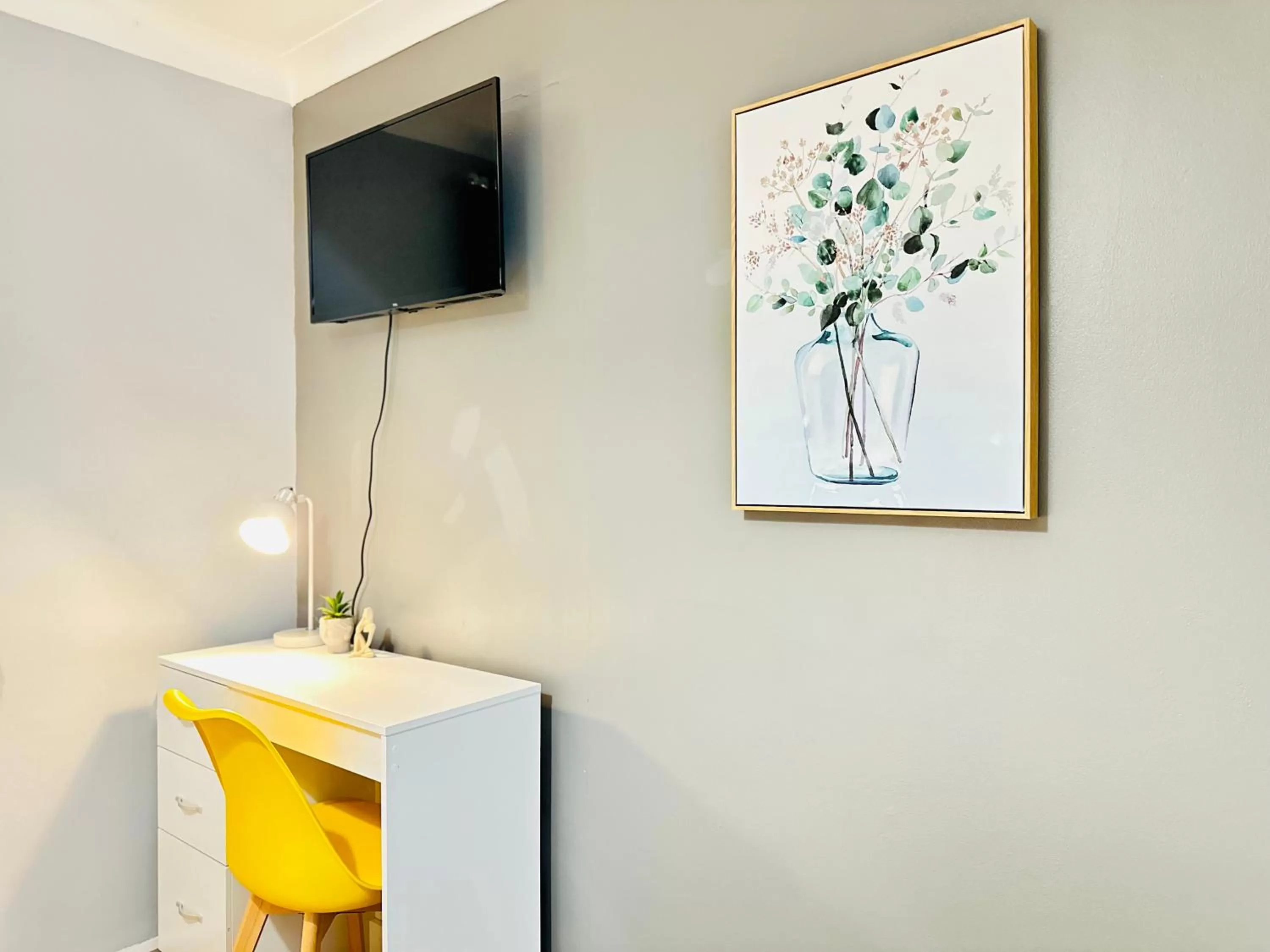 TV and multimedia, TV/Entertainment Center in Sandys Holidays Home