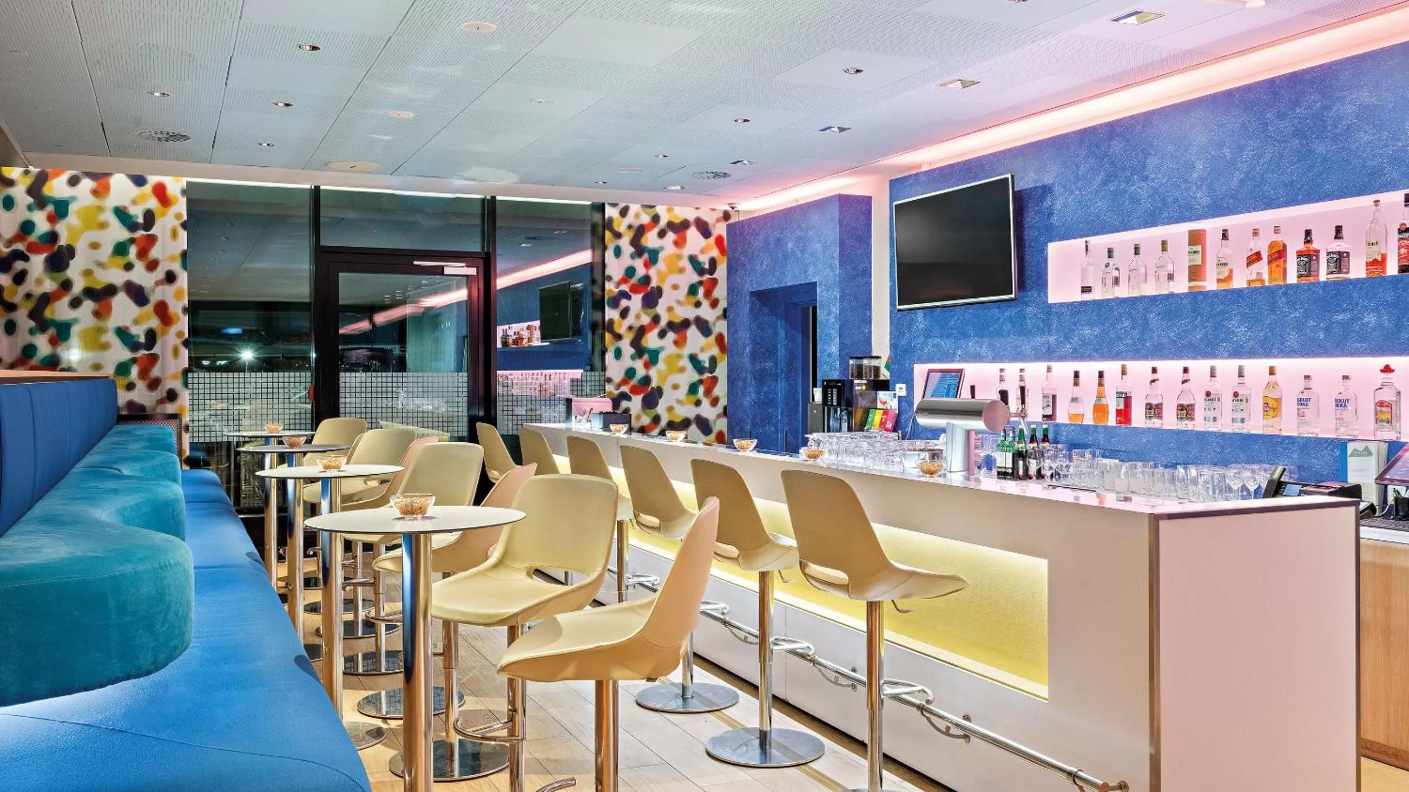 Lounge or bar in Styles Hotel Friedrichshafen