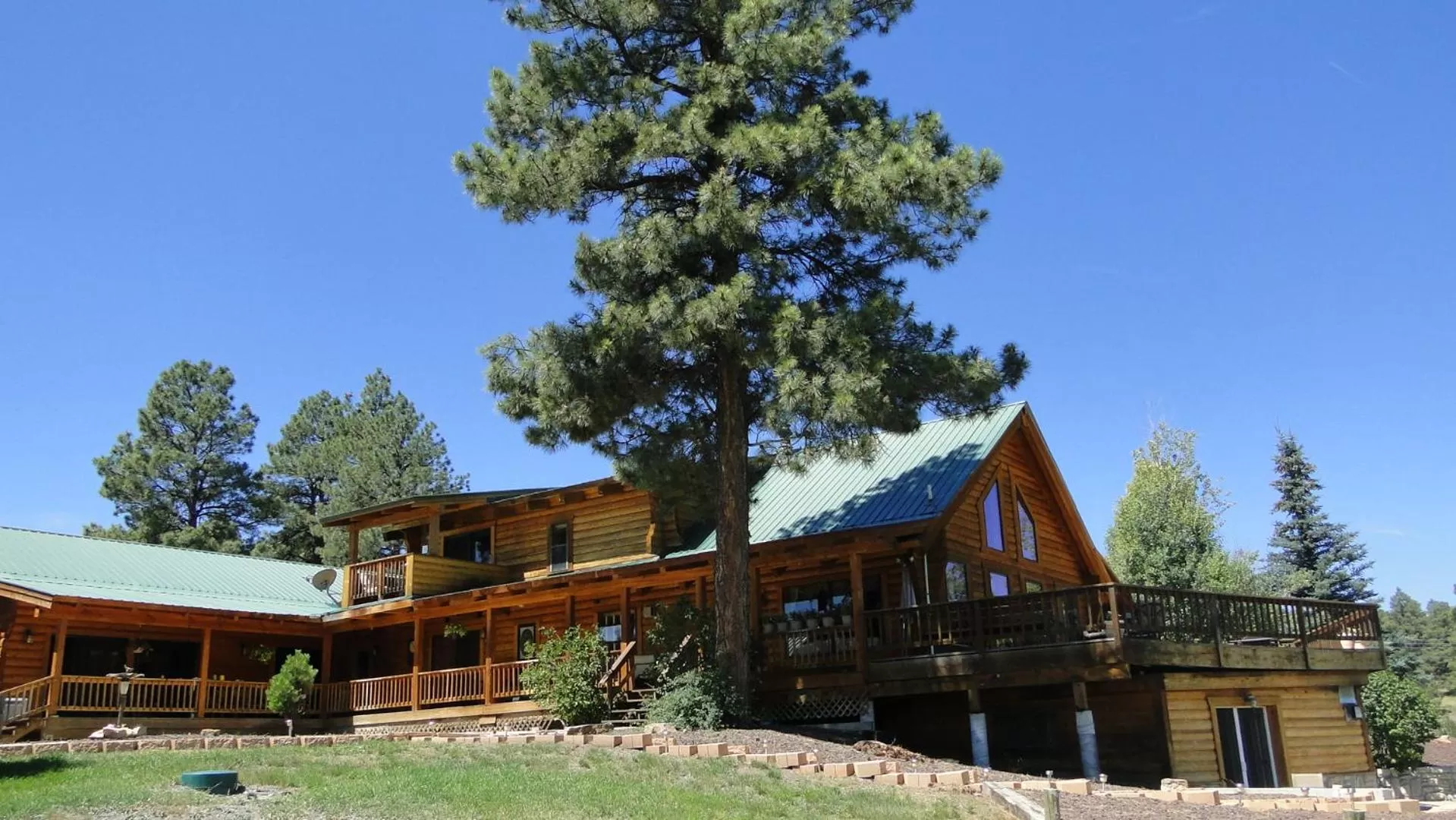 Garden, Property Building in Elkwood Manor Bed & Breakfast