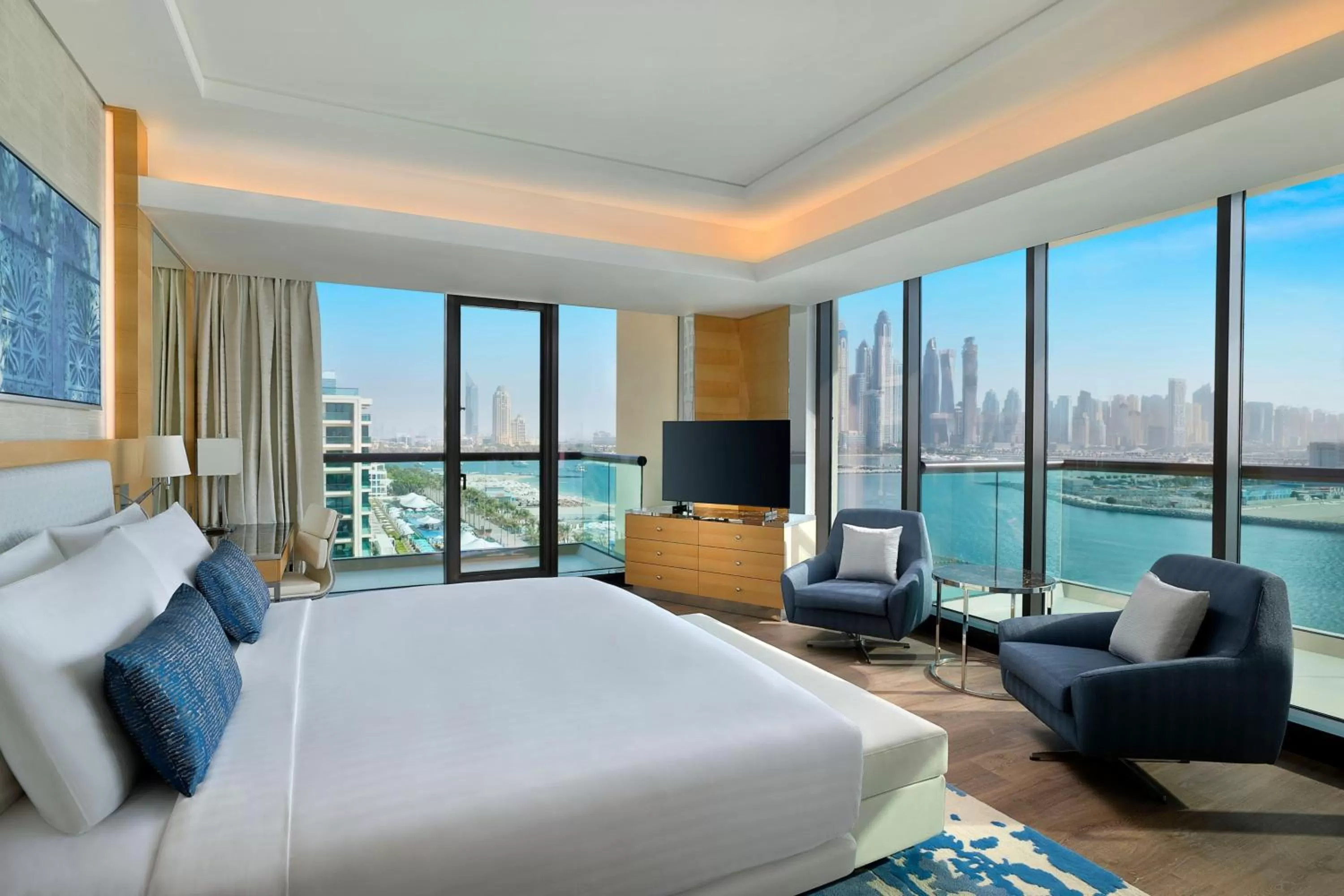 Bedroom, Bed in Marriott Resort Palm Jumeirah, Dubai