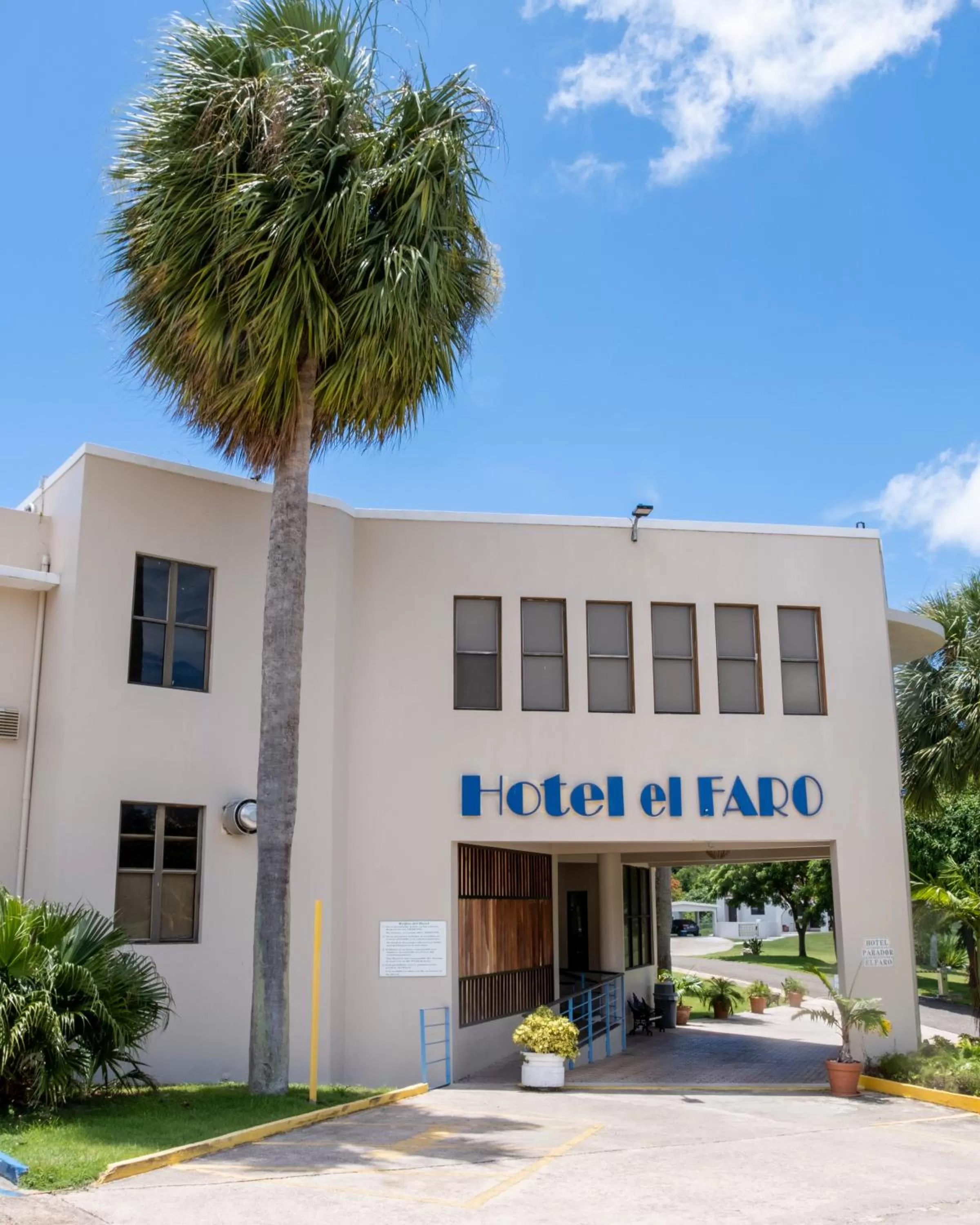 Property building in Parador El Faro